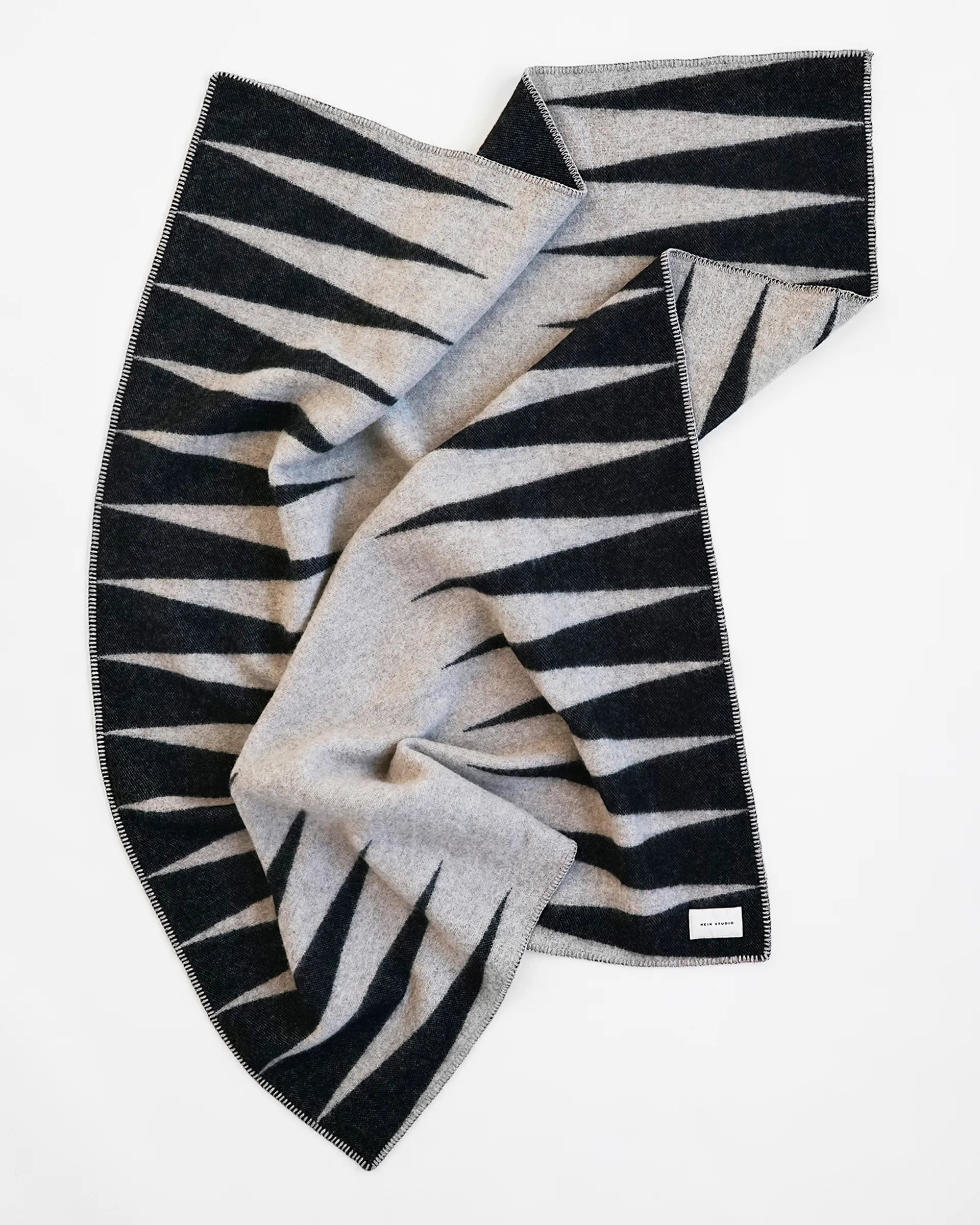 Ihalo pledd 130 x 180 cm, No. 01 Hein Studio