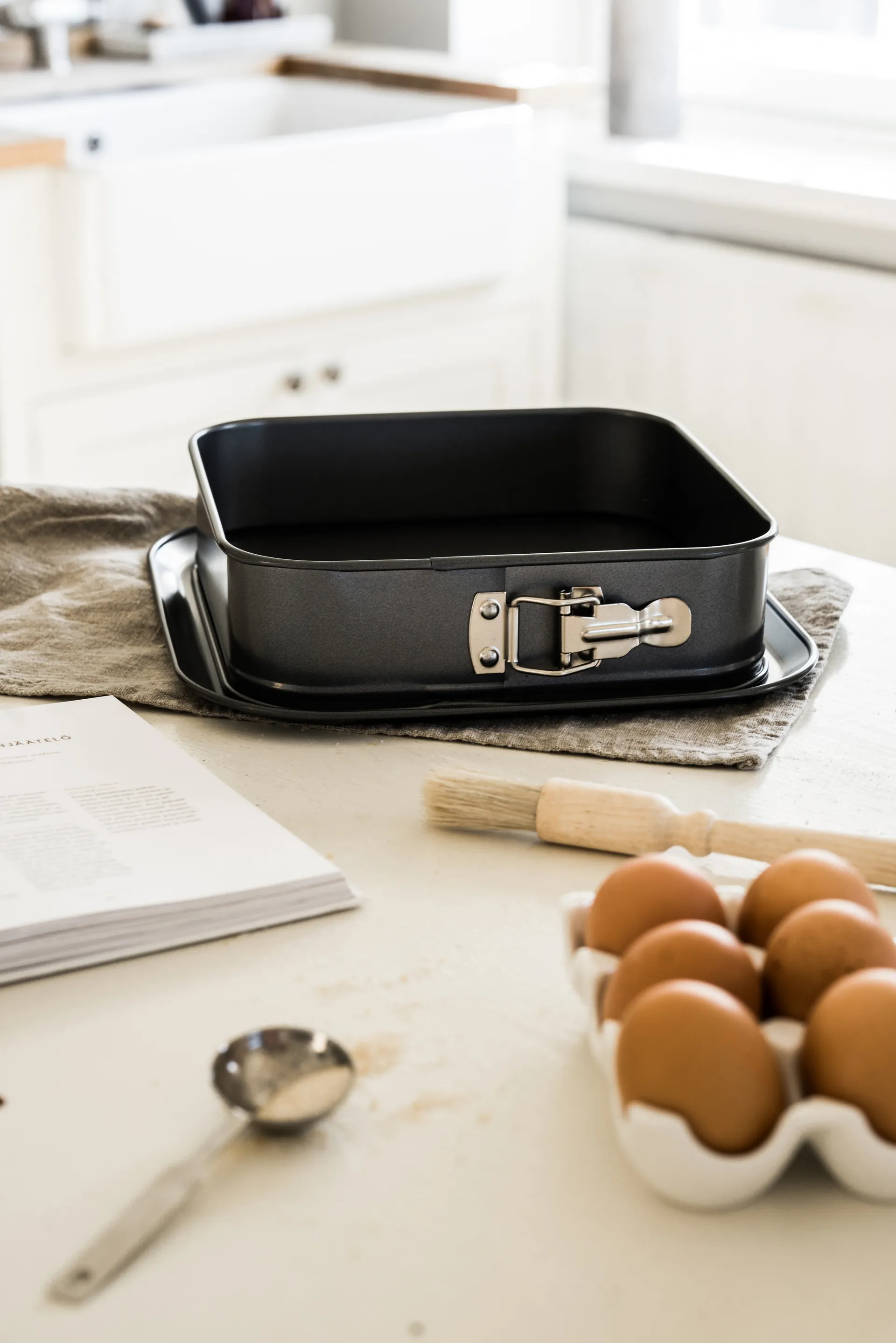 Heirol kvadratisk springform ekstra bred base, 24 x 24 cm Heirol