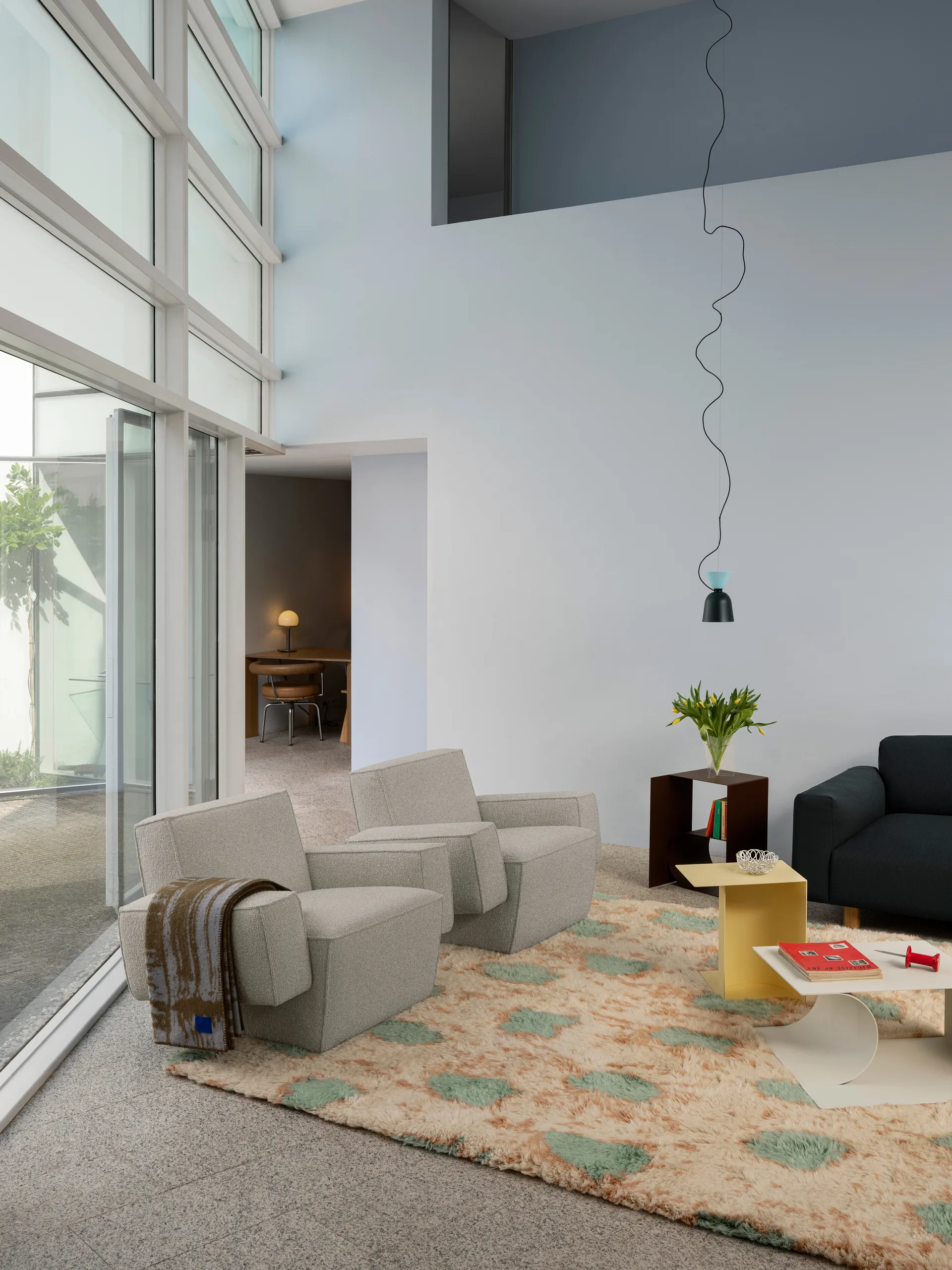 Hunk loungelenestol med armlene, Swan Hem