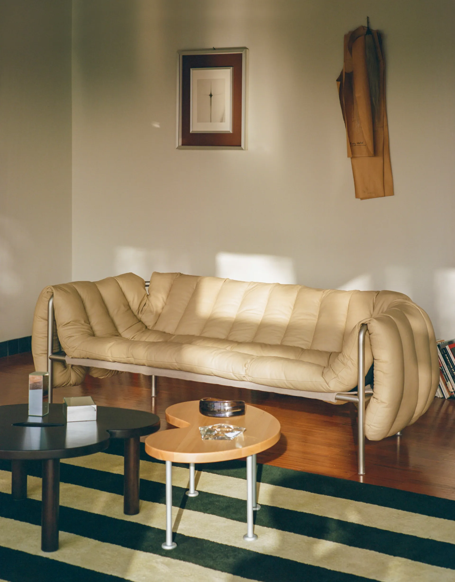 Puffy 2,5-seters sofa 205 cm, Sand leather-black grey Hem