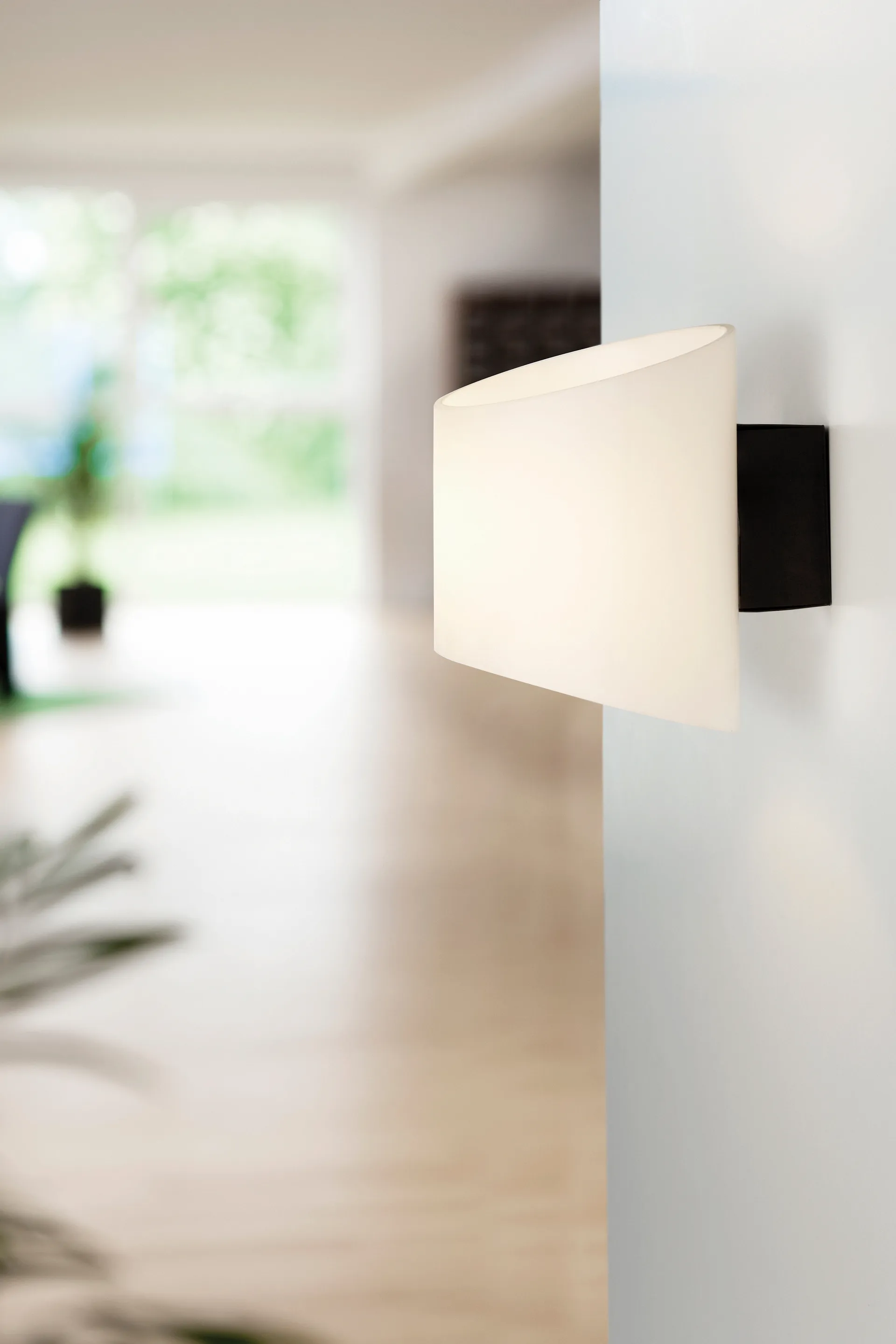 Evoke vegglampe oval, Antrasitt-opalglass Herstal