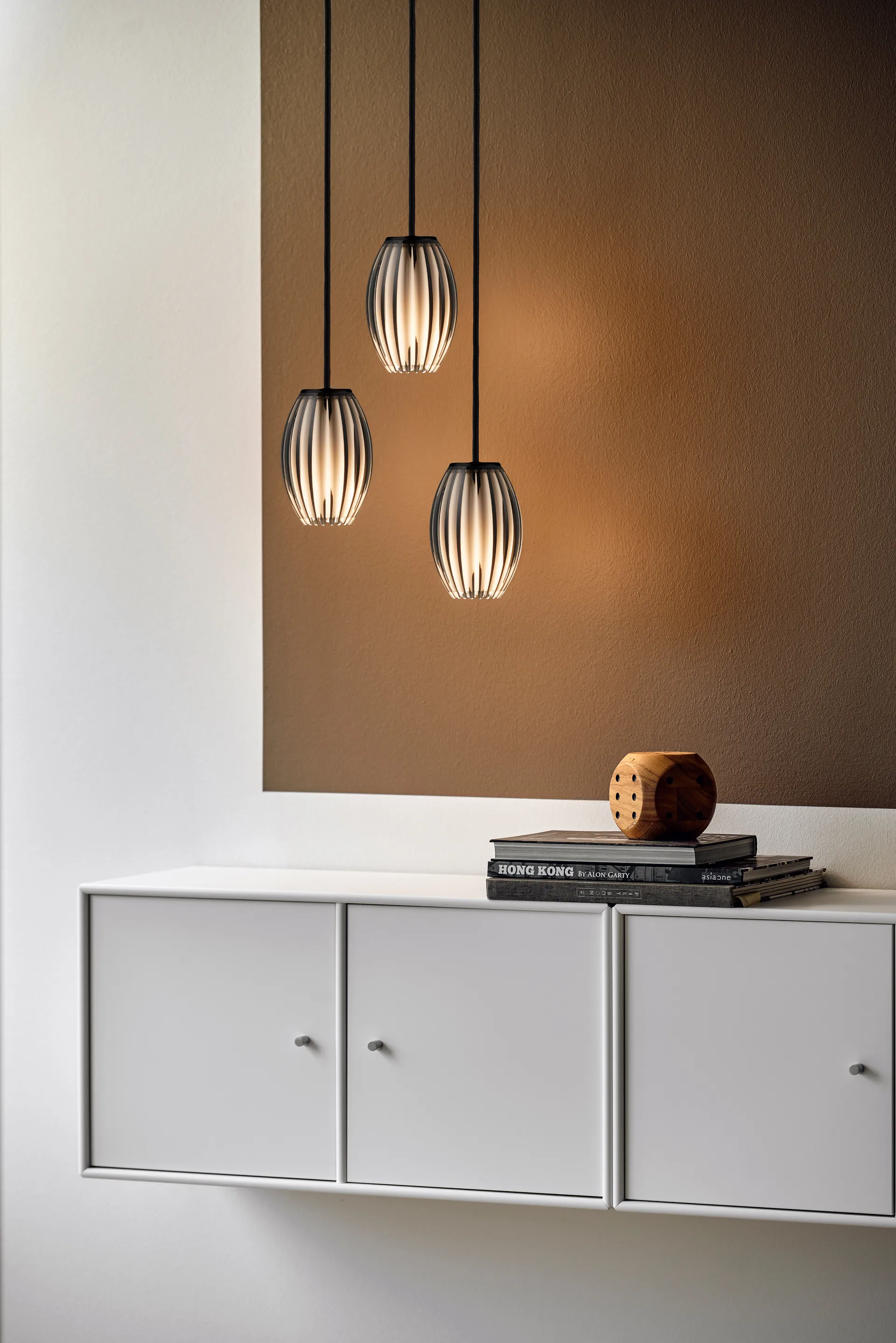 Tentacle taklampe medium, Sort-røkfarget Herstal