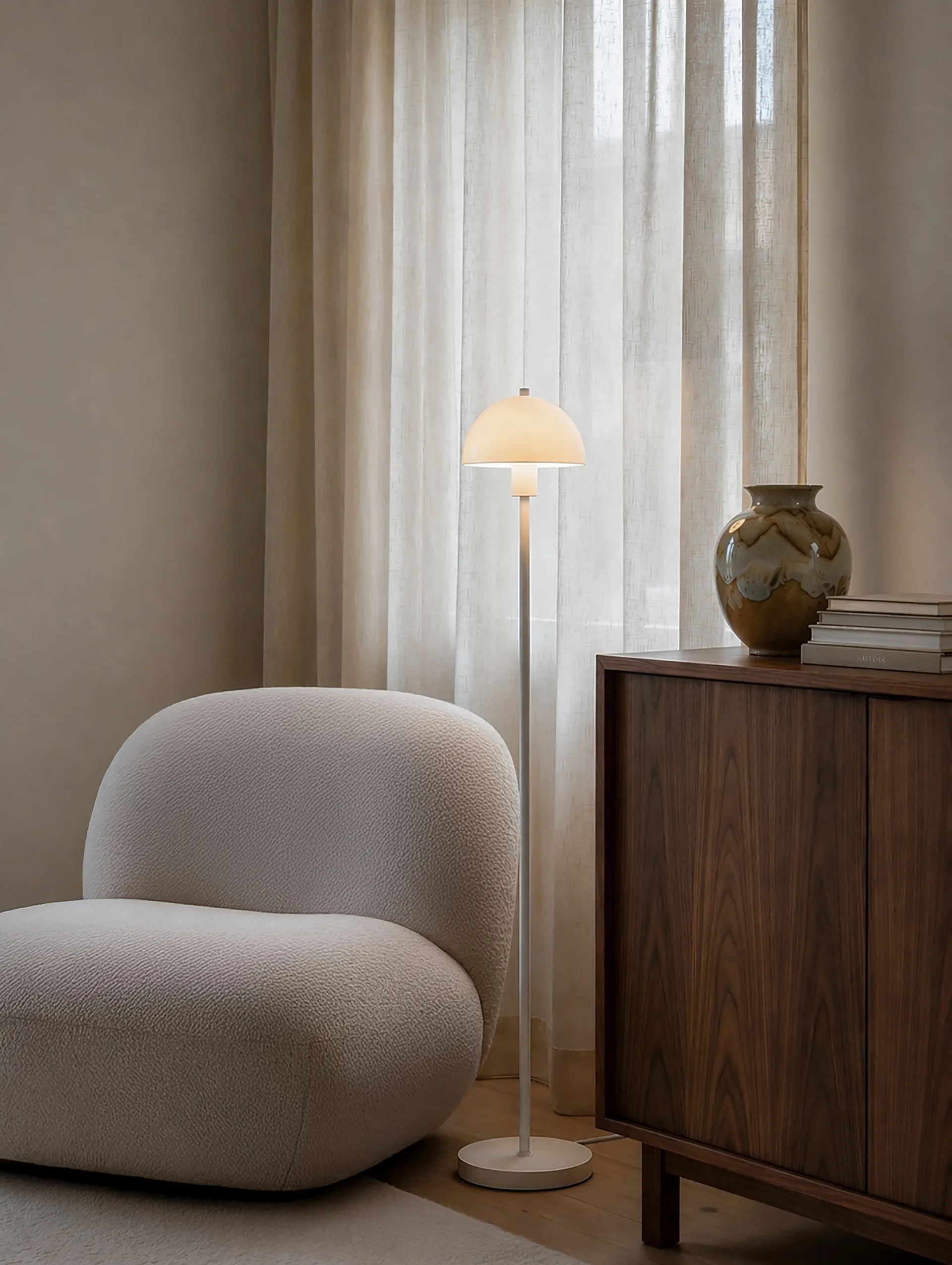 Vienda gulvlampe, Hvit-opalglass Herstal