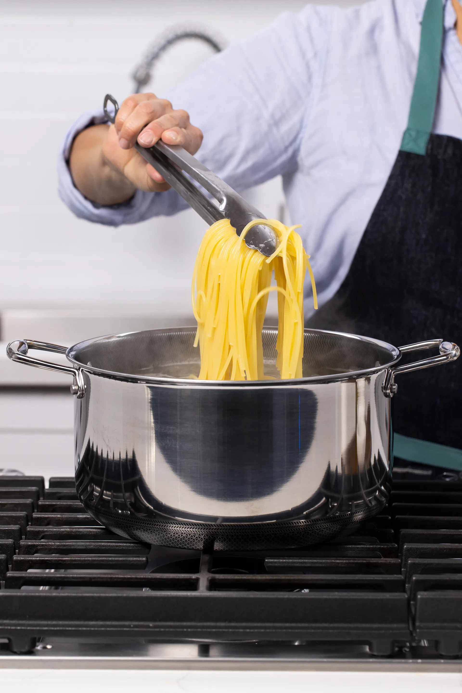 Hexclad hybridgryte med glasslokk 7,6 L, Sølv Hexclad