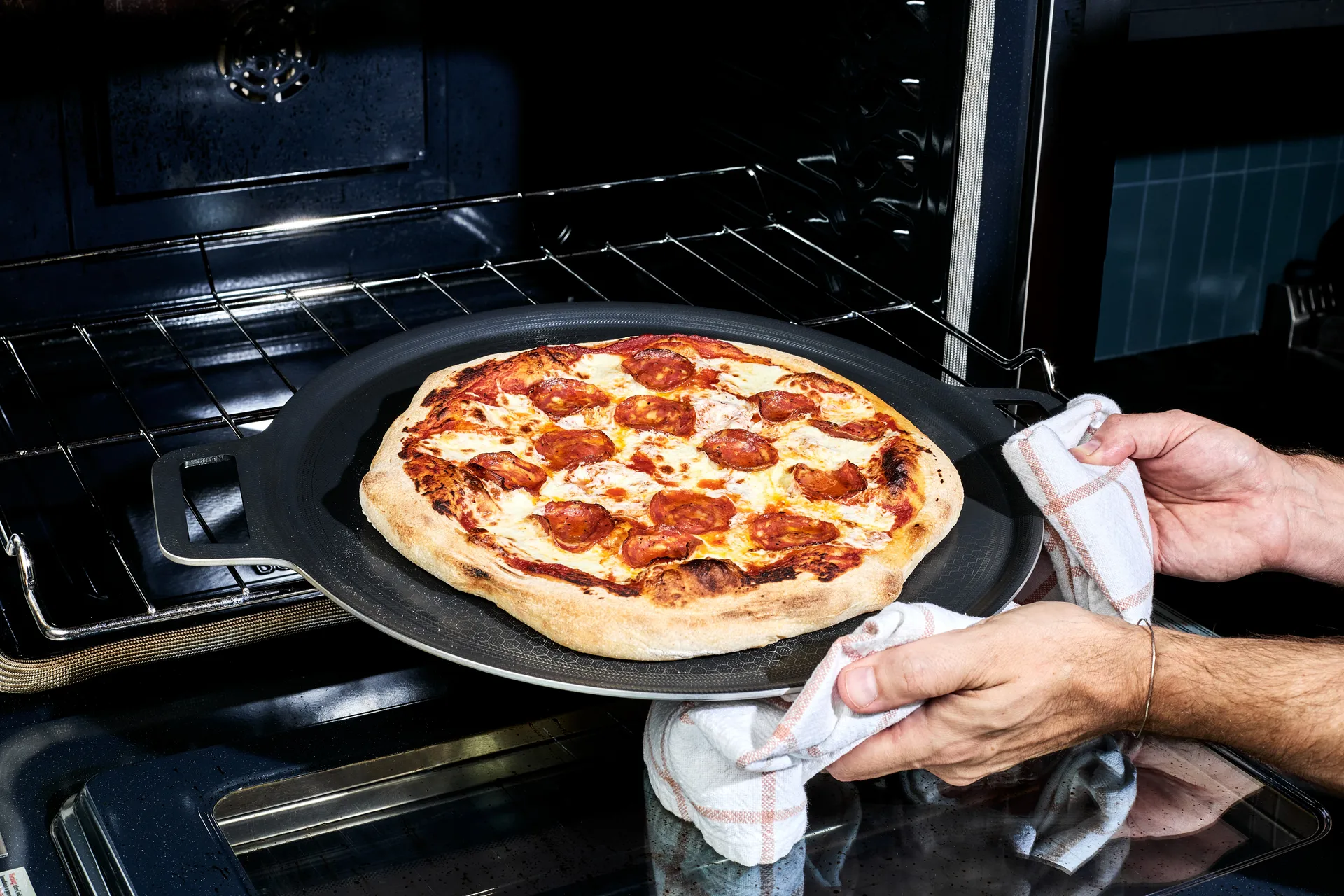 Hexclad pizzastål runde hybrid Ø35 cm, Rustfritt stål-sort Hexclad