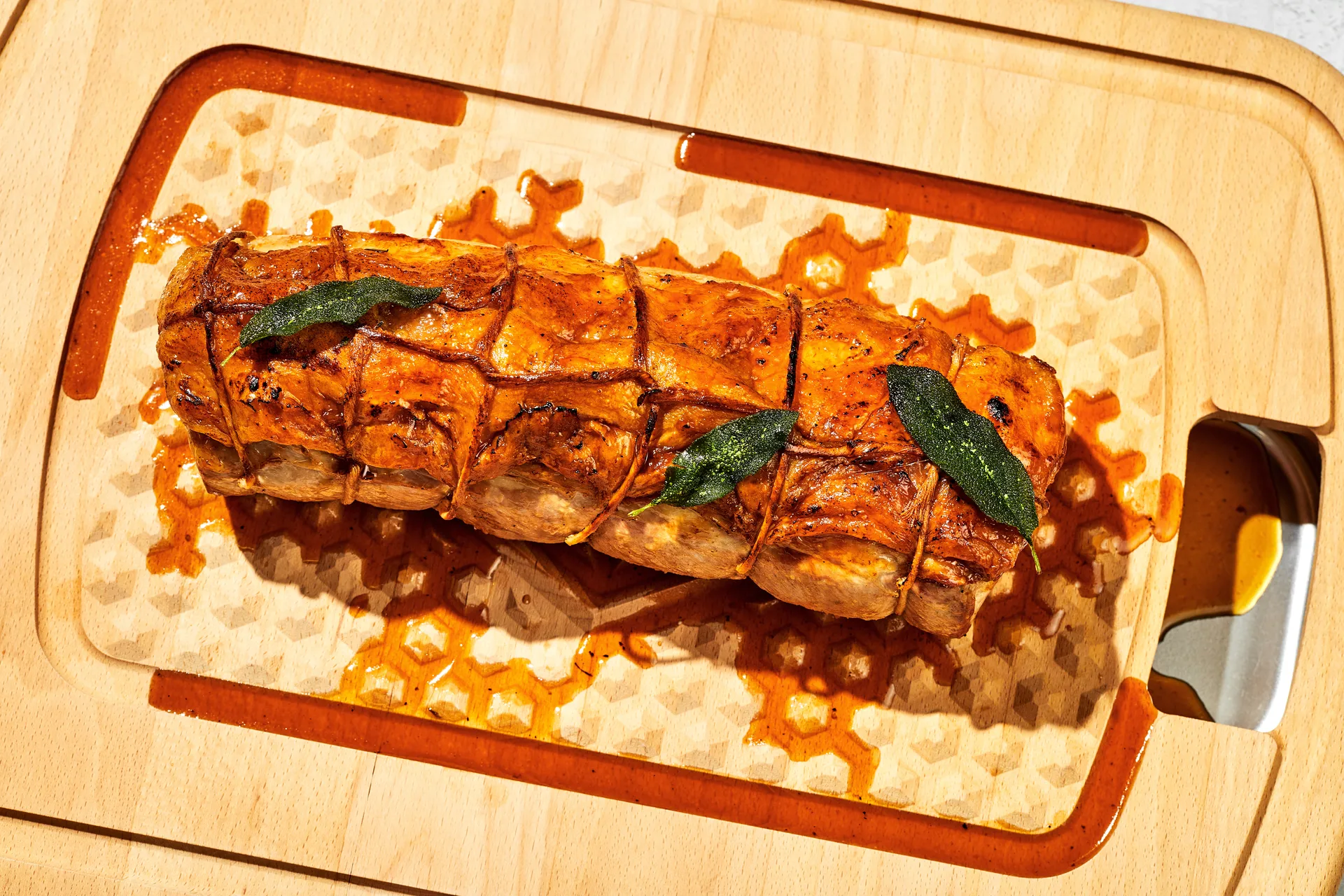 Hexclad skjærebrett med bolle 53,6x38,4 cm, Tre Hexclad