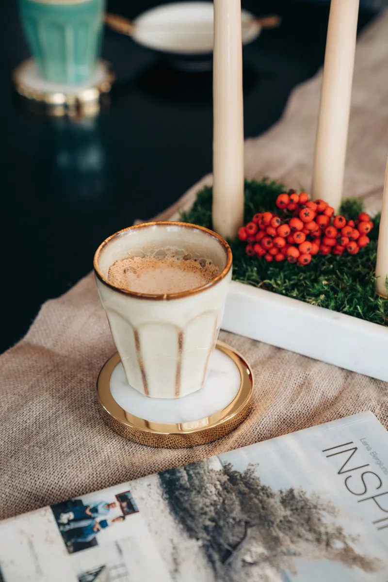 Hilke Collection glassunderlag 4-pakning, Hvit marmor-solid messing Hilke Collection