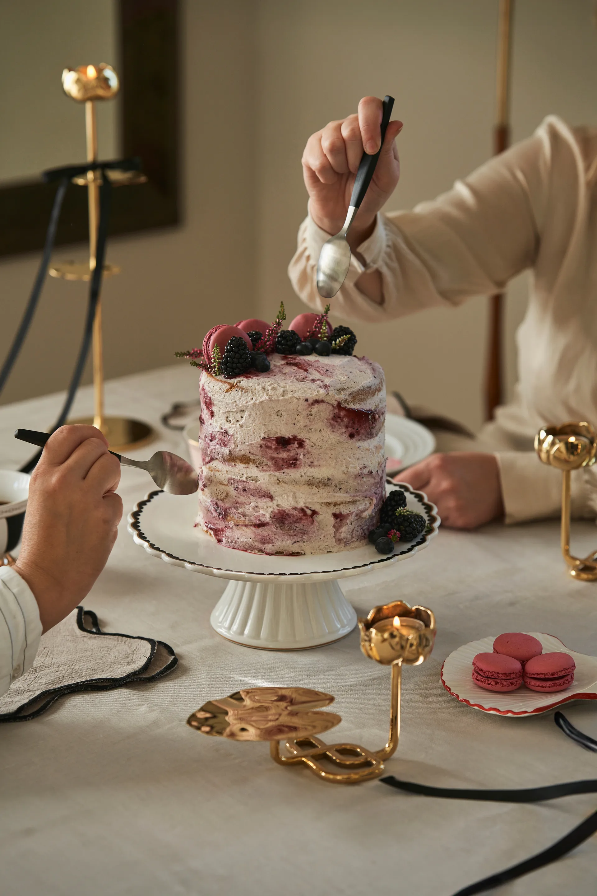 Lignano Sabbiadoro kakefat Ø26 cm, Svart glans Hilke Collection