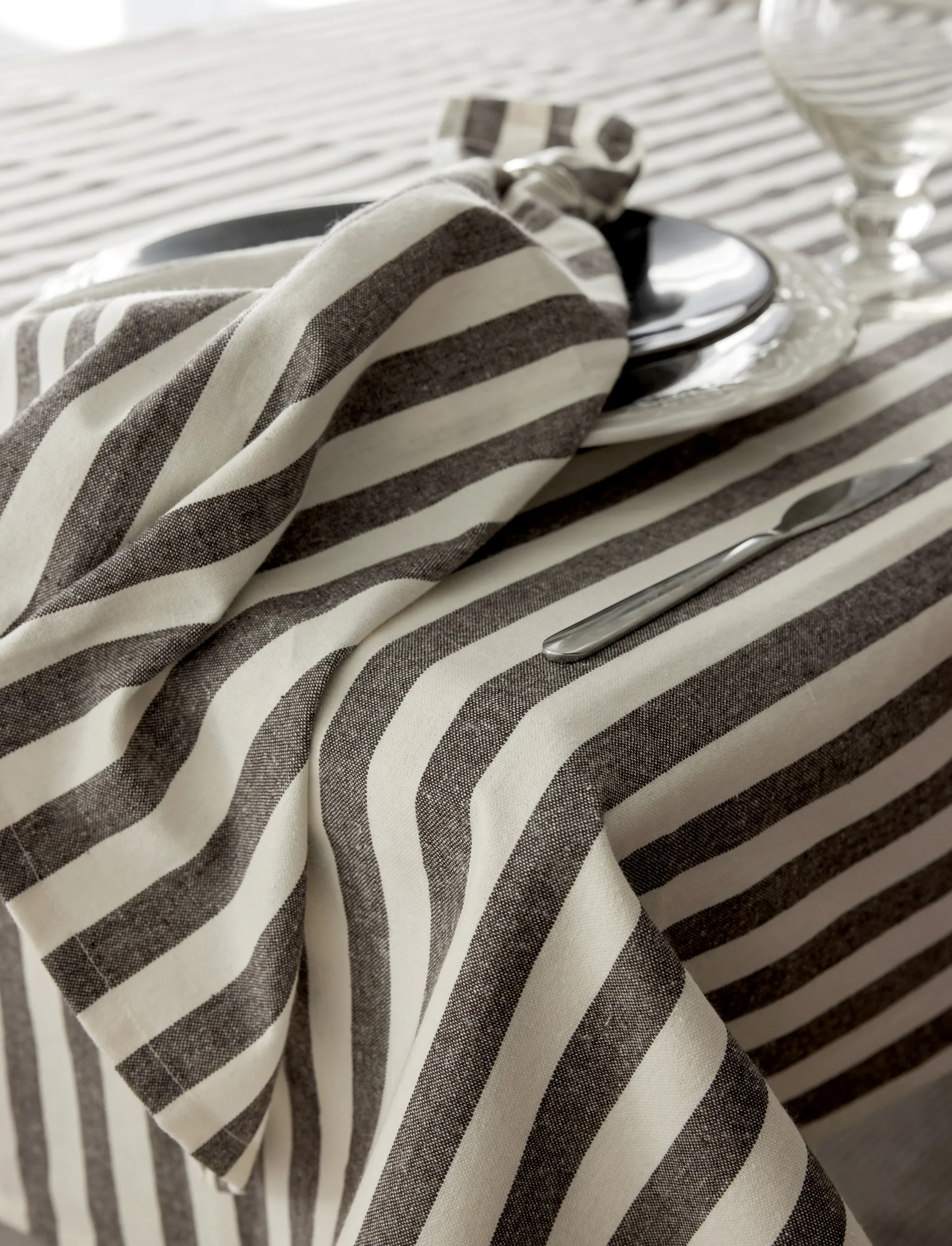 Bretagne bordduk, Chocolate, 145x250 cm Himla