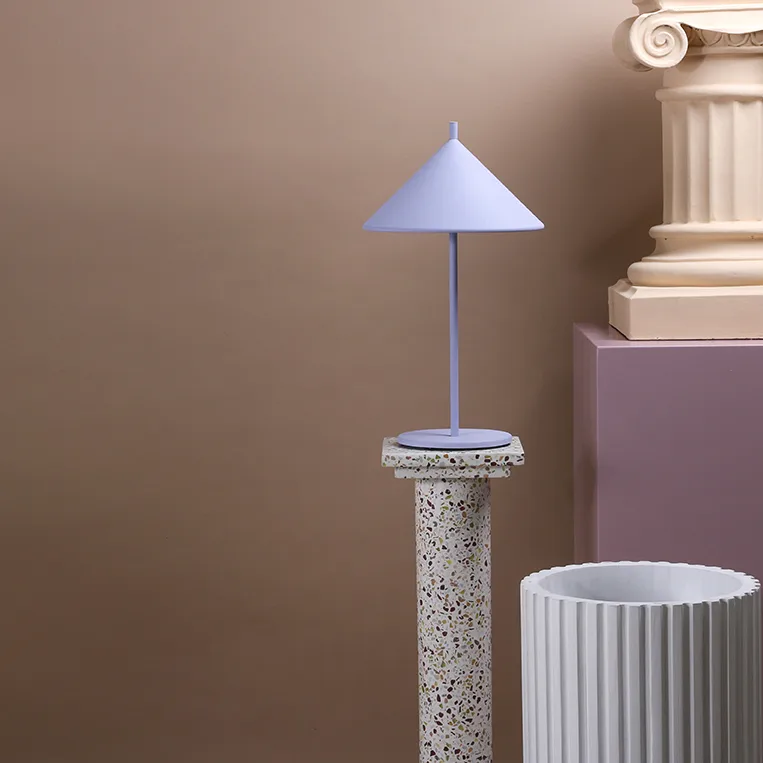 Triangle bordlampe, Matt lilla HKliving