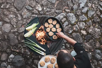 BOWL 57 ildsted - Svart-sølv, tripodstativ - Höfats