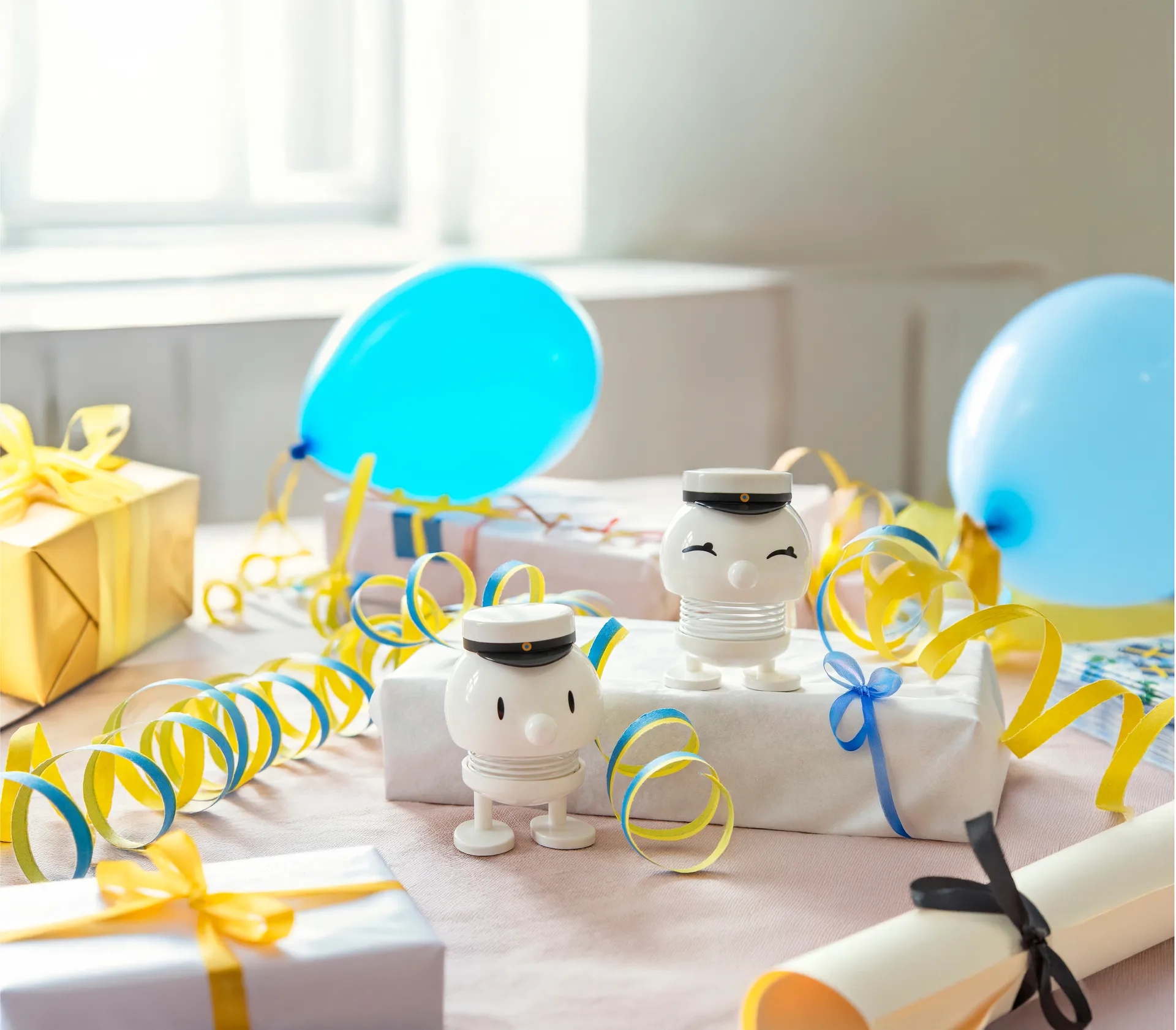 Hoptimist Svensk Student Bumble S figur, White Hoptimist