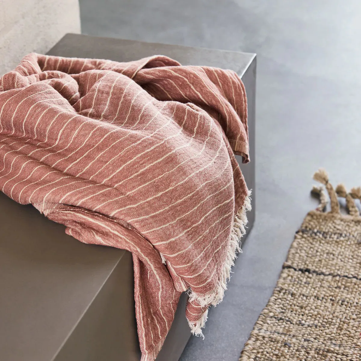 Alice Stripe pledd 140 x 200 cm, Dusty Berry House Doctor