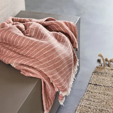 Alice Stripe pledd 140 x 200 cm - Dusty Berry - House Doctor