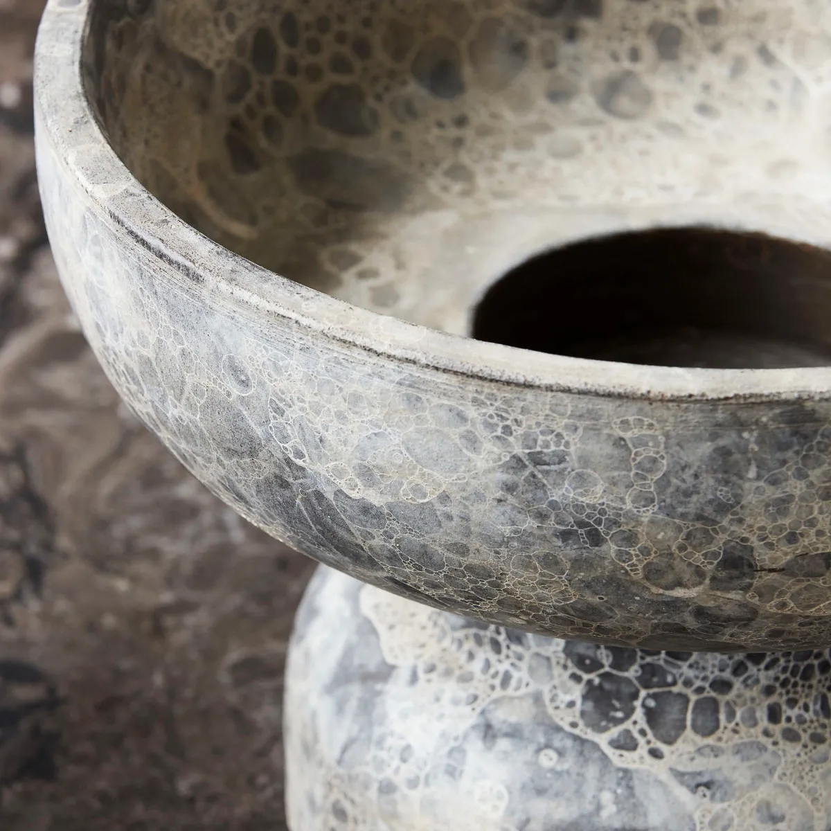 Ancient lysholder, Gråbrun House Doctor