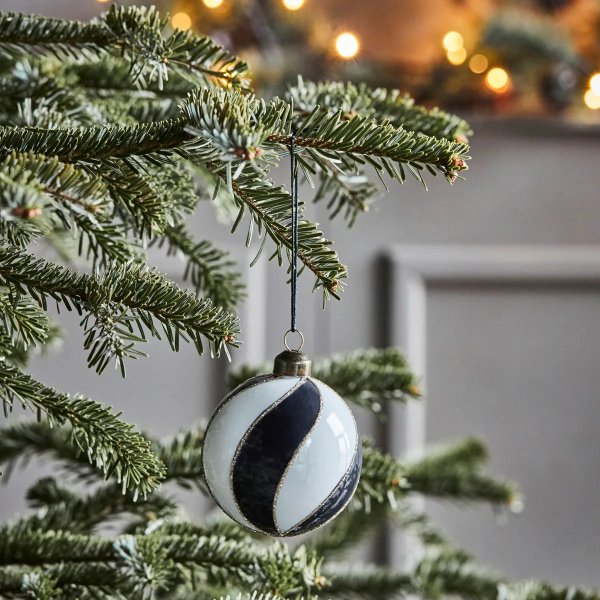 Coil julekule Ø8 cm 4-pk, Svart-hvit House Doctor