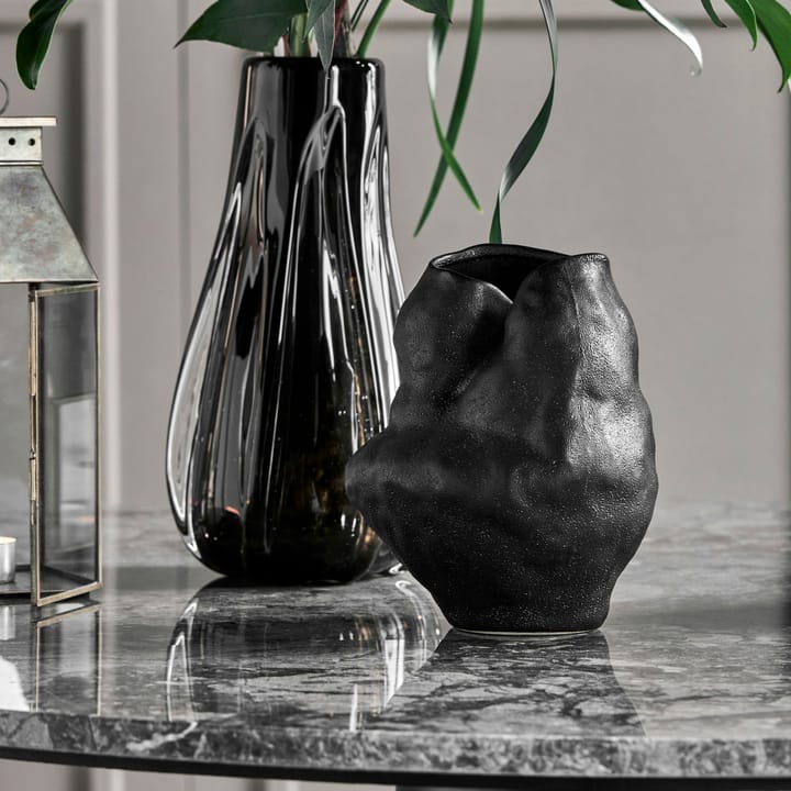 Formu vase 20 cm, Svart House Doctor