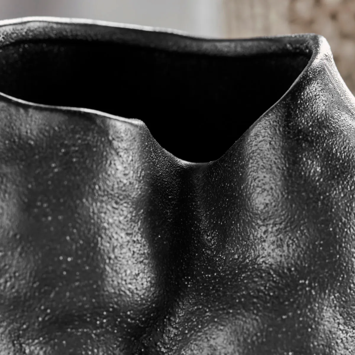 Formu vase 20 cm, Svart House Doctor