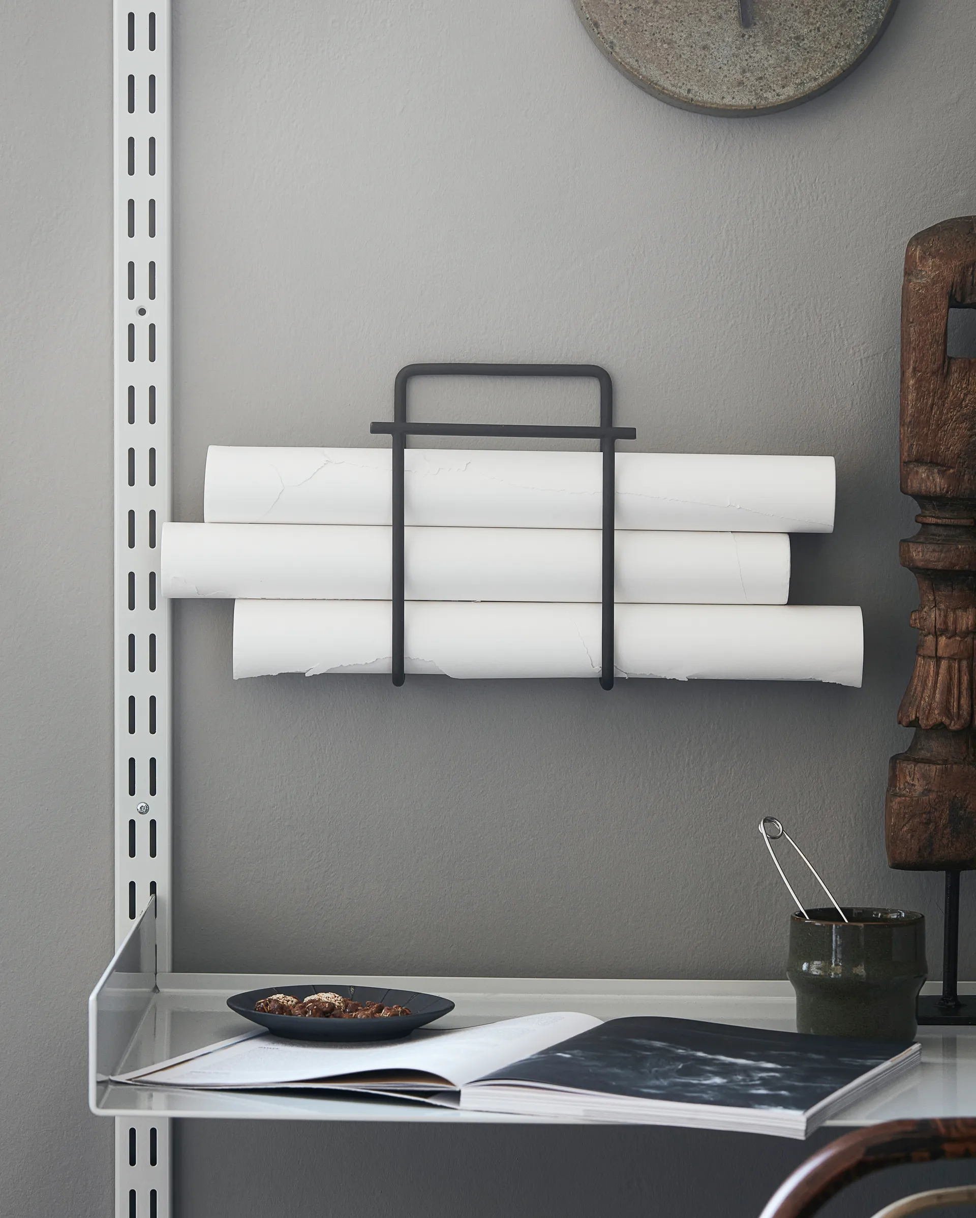 Hold avisstativ 22 cm, Svart House Doctor