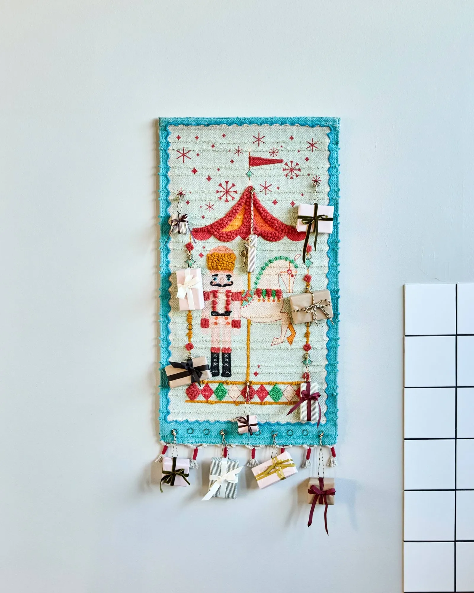 Horse julekalender, Brent rød, 50x90 cm House Doctor