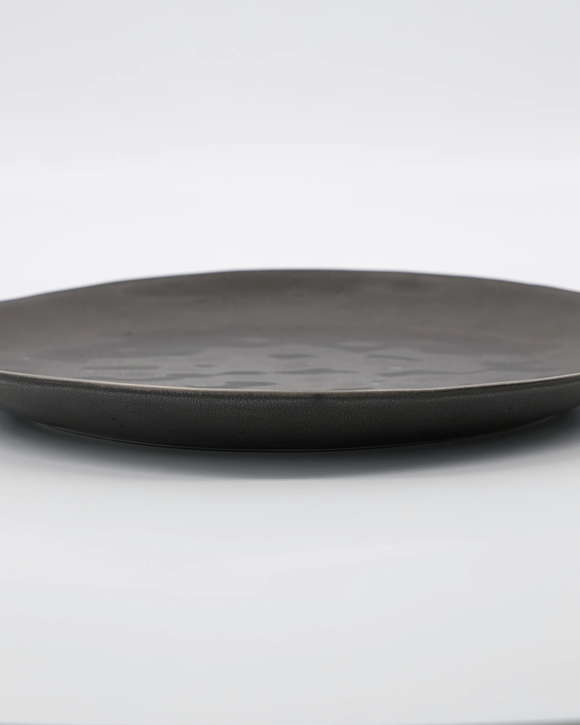 Rustic middagstallerken Ø 27, 5 cm, Mørkegrå House Doctor