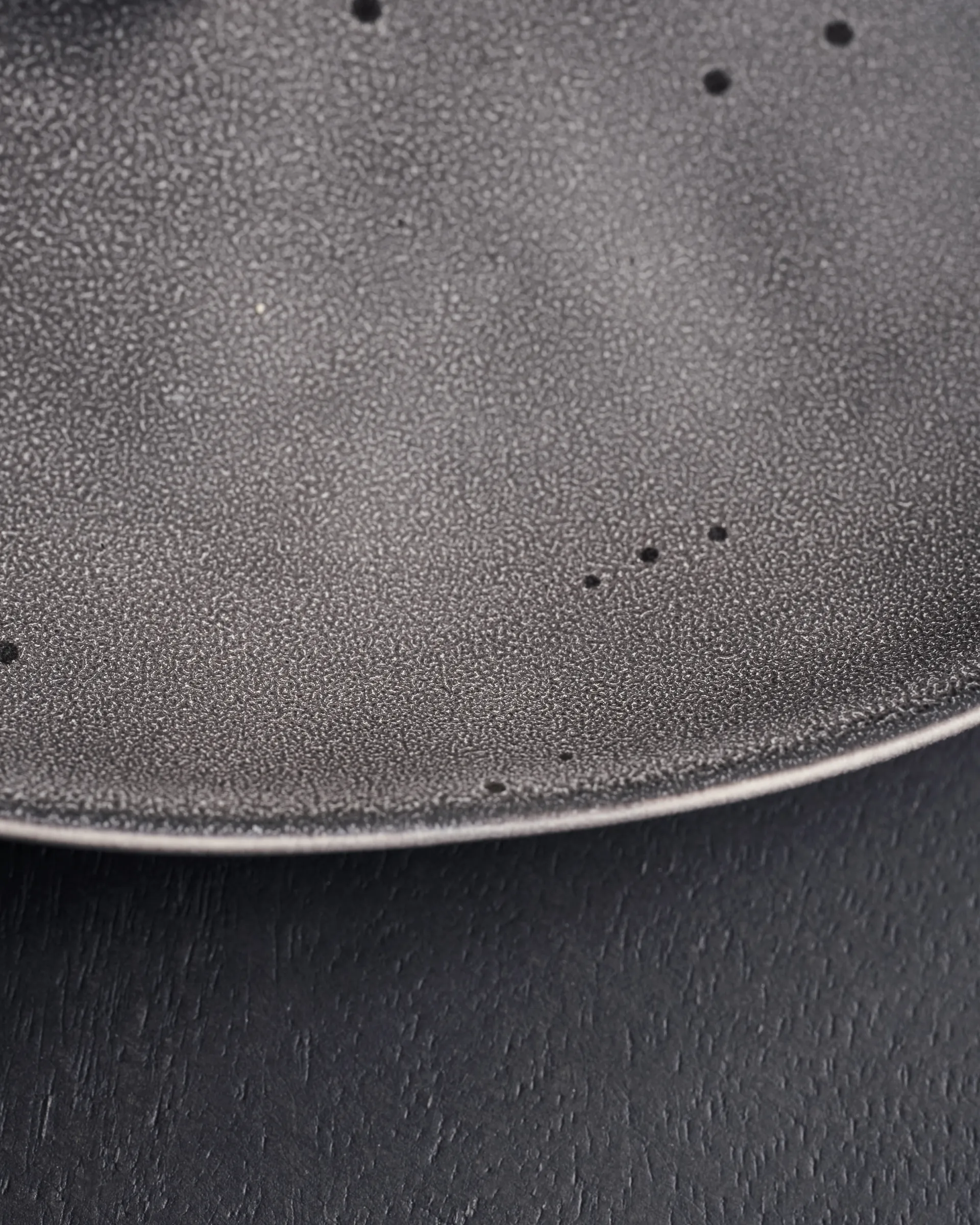 Rustic middagstallerken Ø 27, 5 cm, Mørkegrå House Doctor