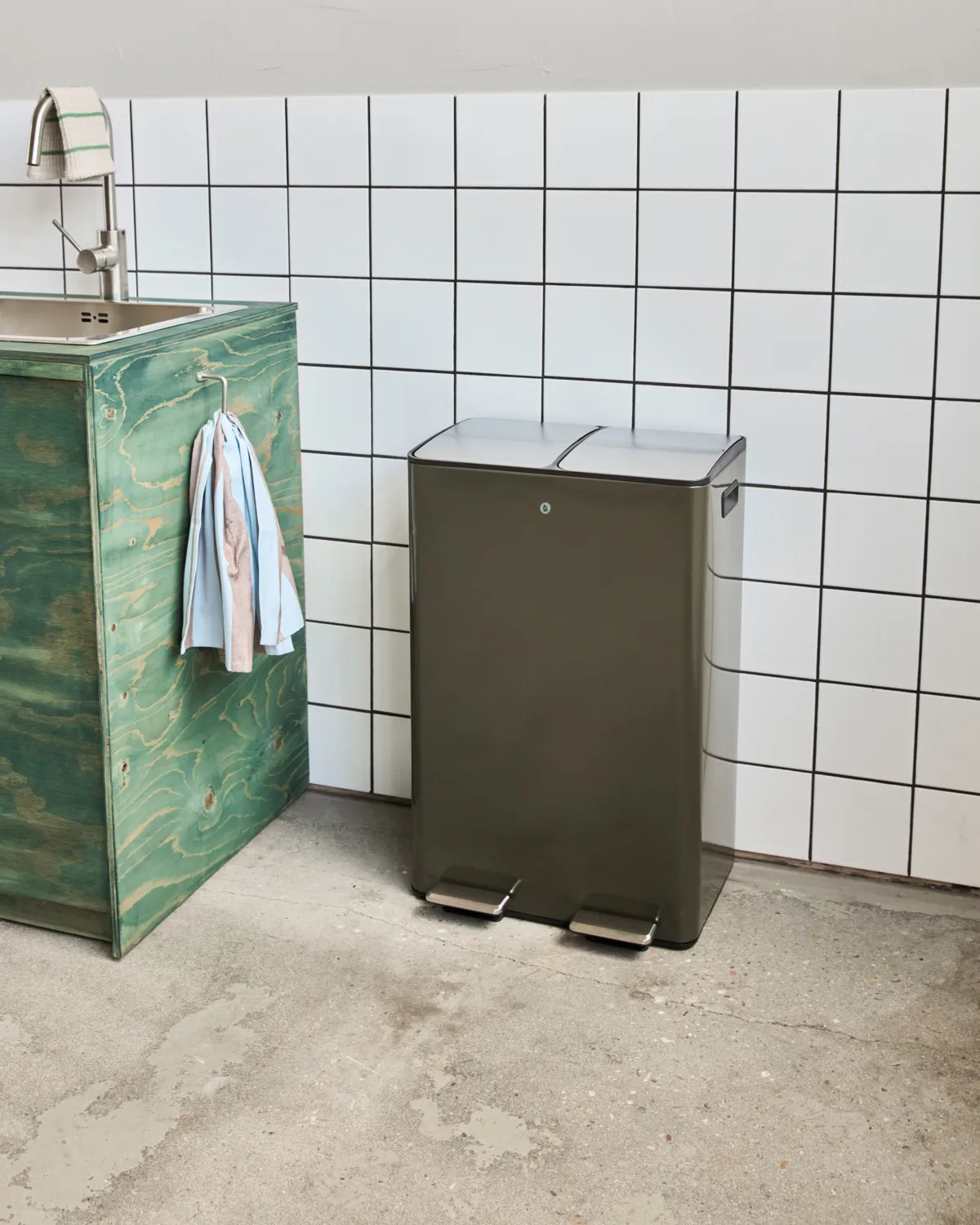 Sort papirkurv, Deep green, 46x35,5x71 cm House Doctor