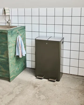 Sort papirkurv - Deep green, 46x35,5x71 cm - House Doctor