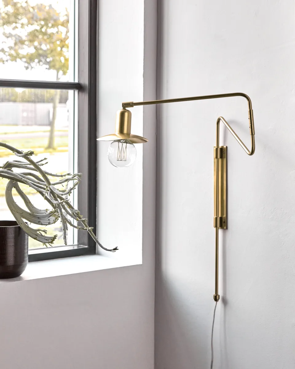 Swing vegglampe, Messing House Doctor