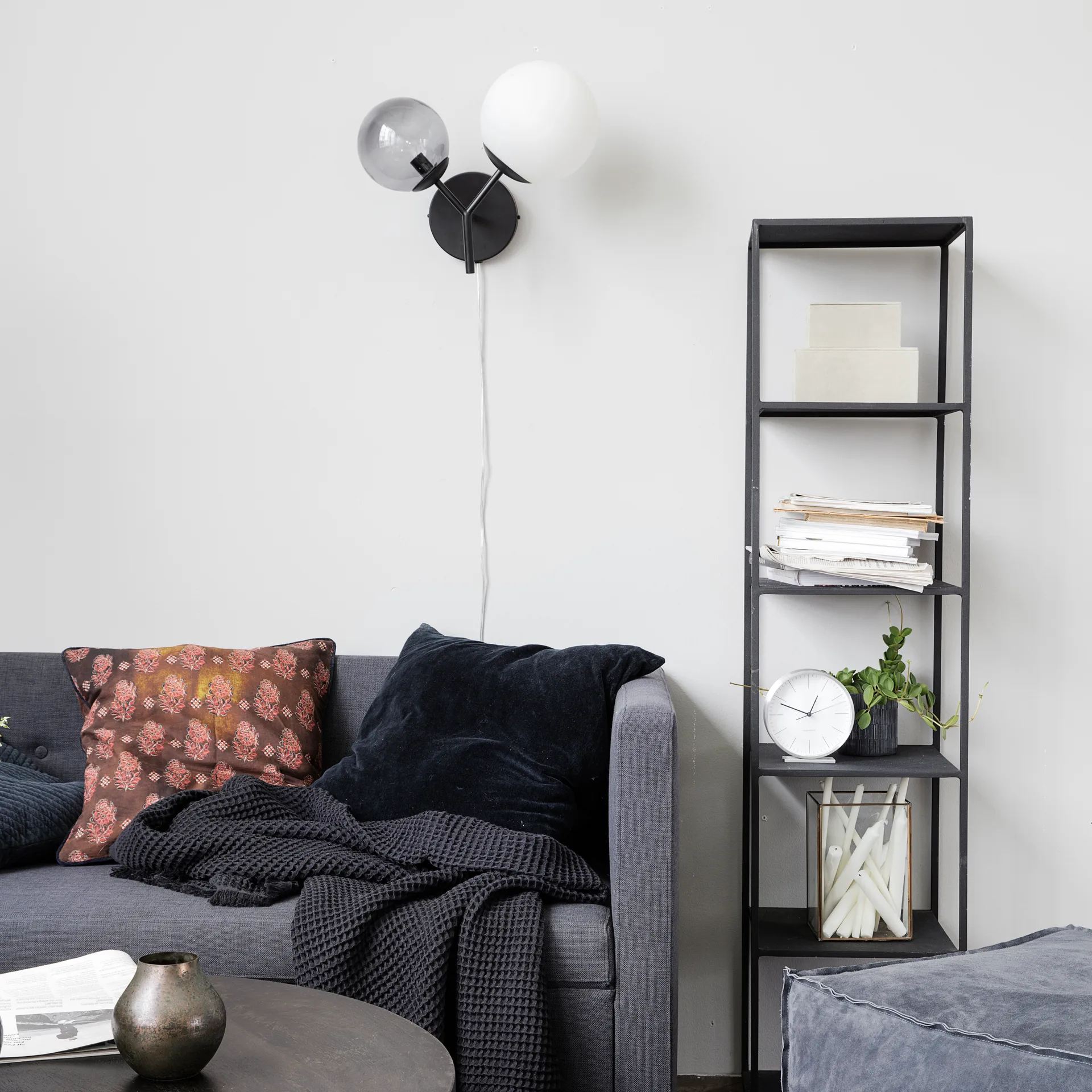 Twice vegglampe, Svart House Doctor