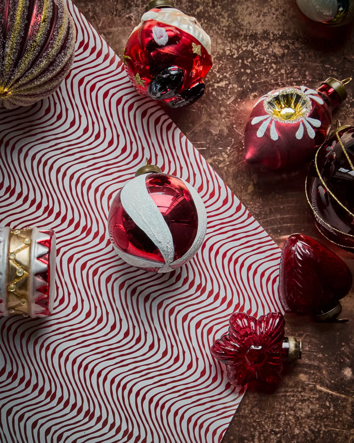 Twister juletrekule Ø6 cm 4-pakn., Hvit-rød House Doctor