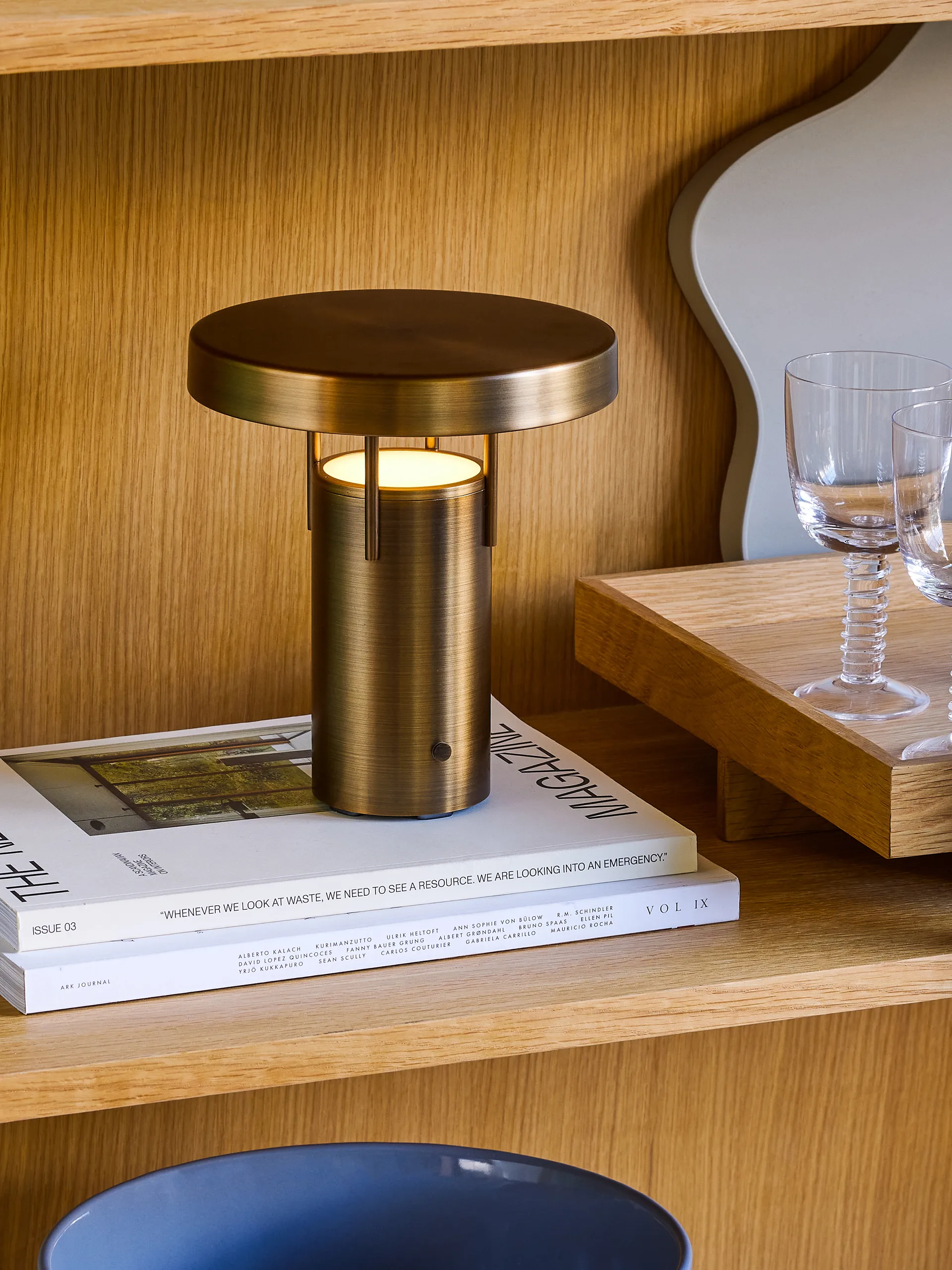 BringMe mini portabel bordlampe, Burnished brass Hübsch Interior