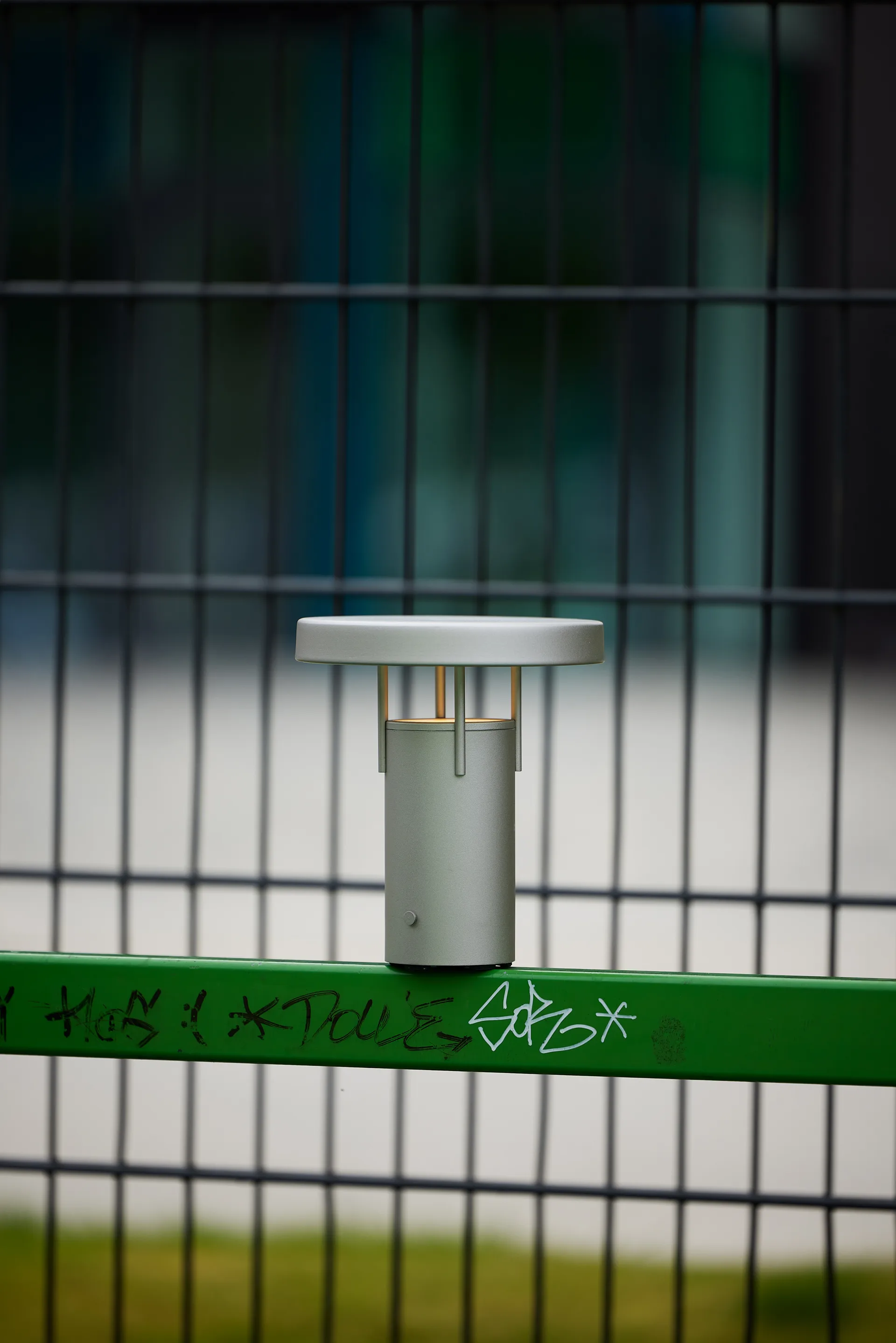 BringMe mini portabel bordlampe, Metallic sand Hübsch Interior