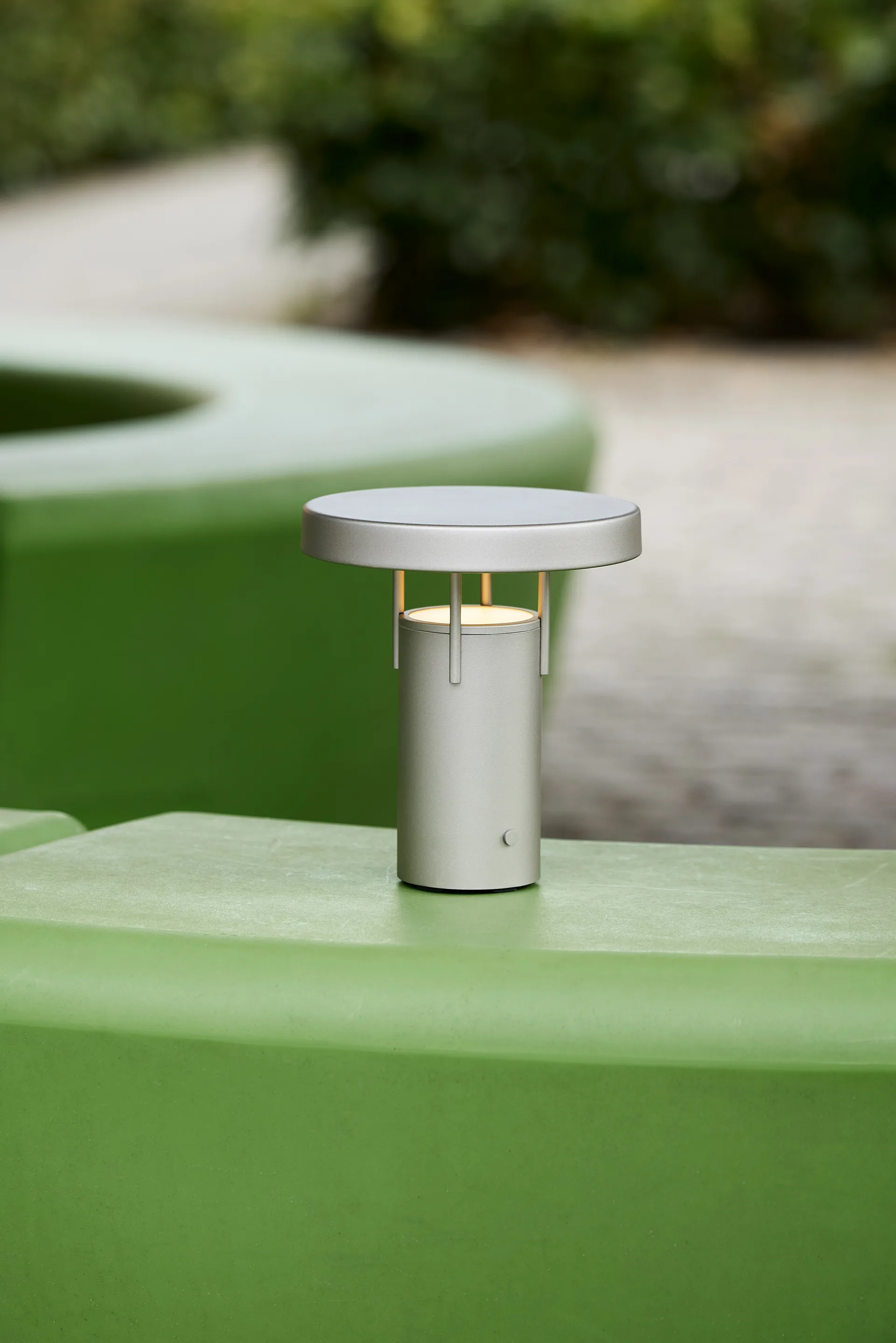 BringMe mini portabel bordlampe, Metallic sand Hübsch Interior