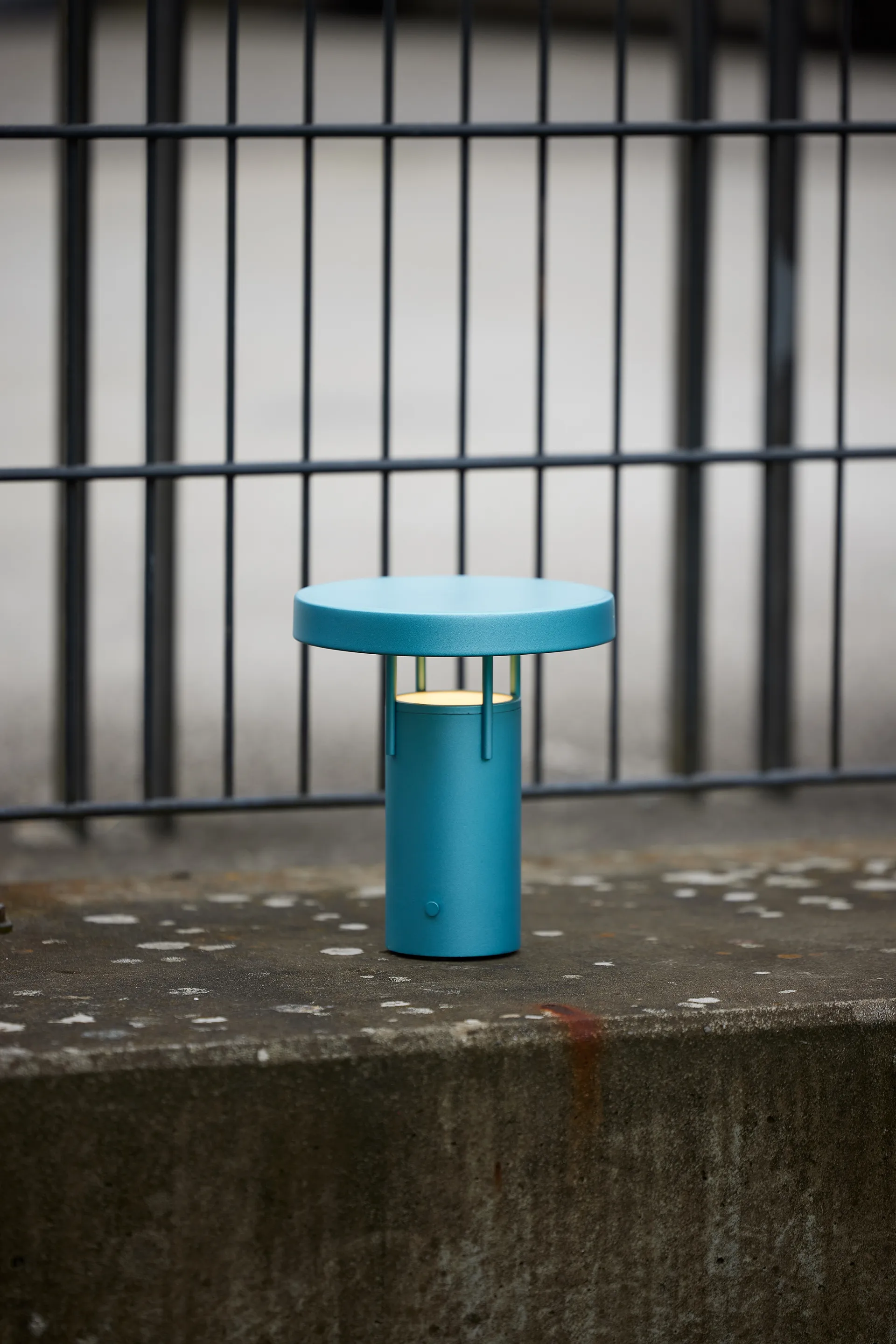 BringMe mini portabel bordlampe, Metallic turquoise Hübsch Interior