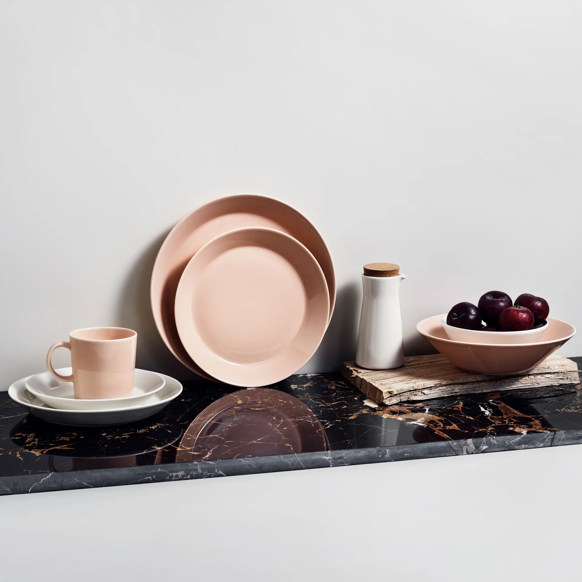 Teema asjett Ø17 cm, pudder Iittala