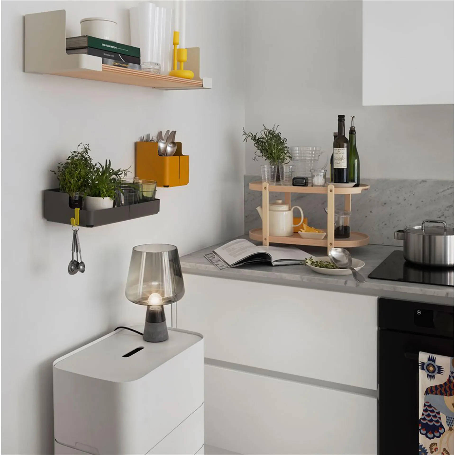 Vakka oppbevaringskasse stor, hvitmalt bjørk finér Iittala