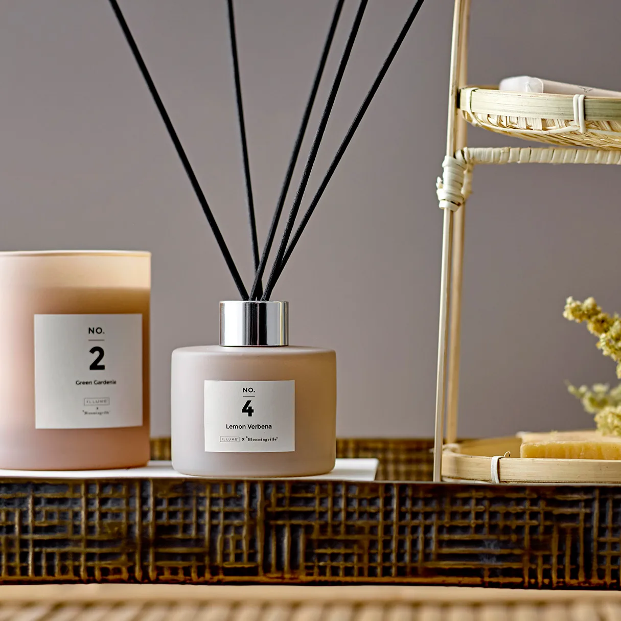 NO. 2 Green Gardenia duftlys, 200 g + Giftboks Illume x Bloomingville