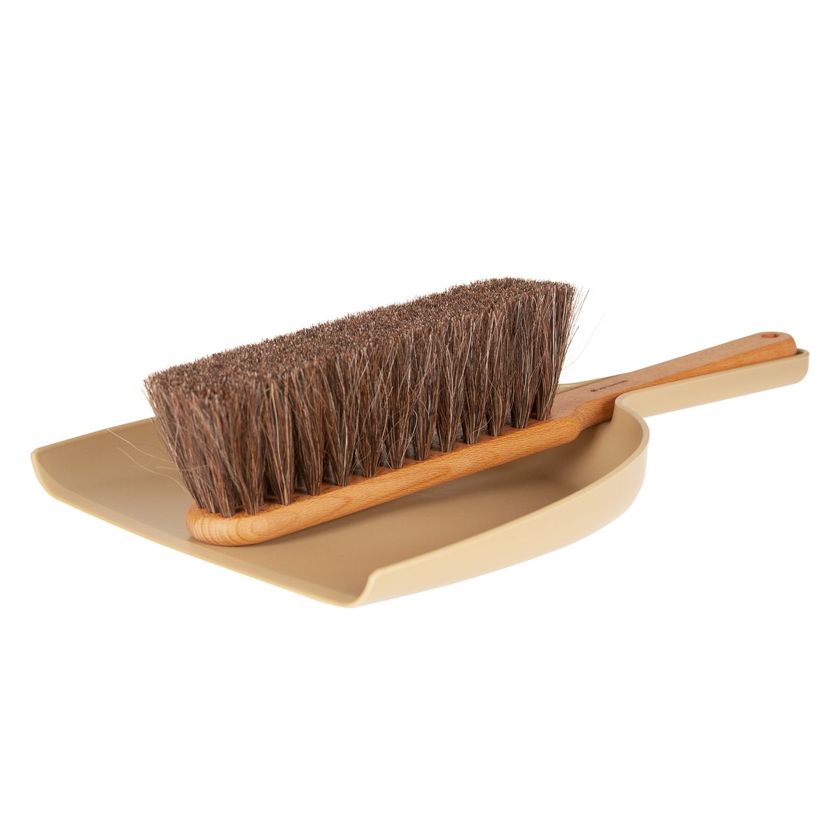 Iris Hantverk Feiesett lite Oker | Skandinavisk Design | Koster & Kosteskaft | Beige