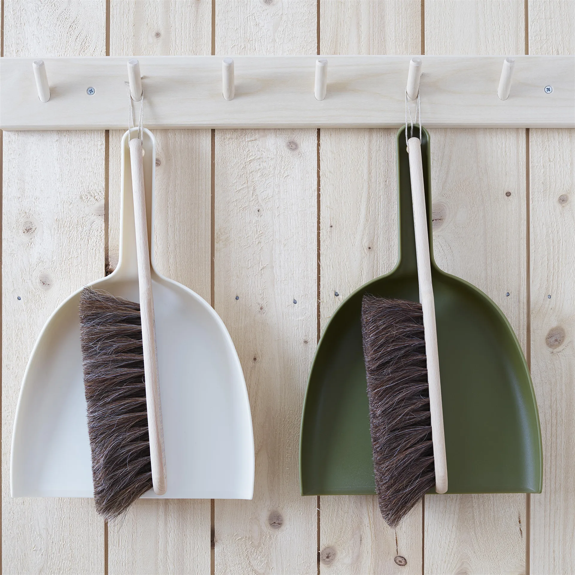 Knaggrekke Bjørk, 7 knagger Iris Hantverk