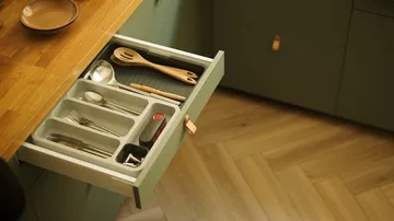 Drawerstore uttrekkbar bestikkskuff 27,8 cm - Grå - Joseph Joseph