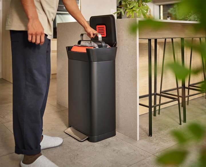 Joseph Joseph Titantrash compactor pedalbøtte 30 L, Carbon black Joseph Joseph