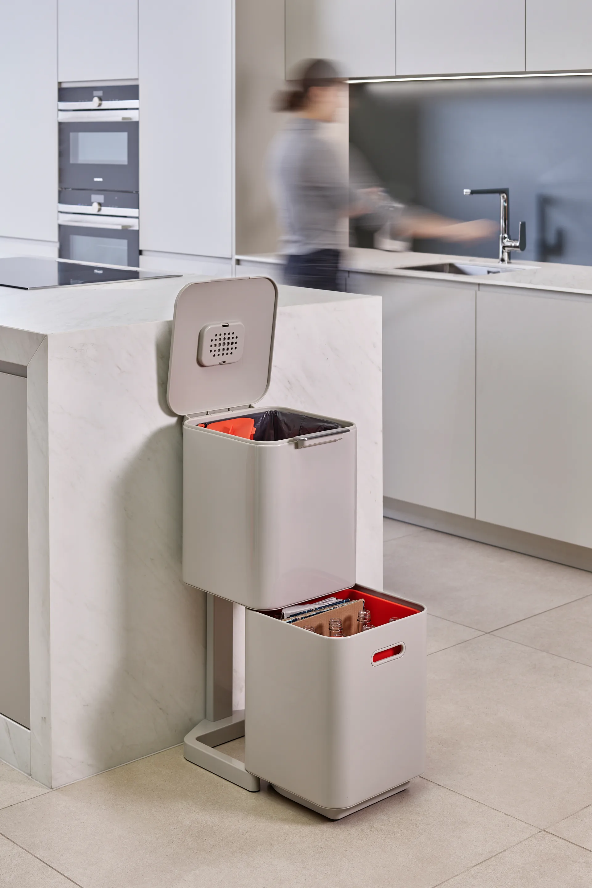 Joseph Joseph Totem Compact søppelbøtte 40 L, Stone Joseph Joseph