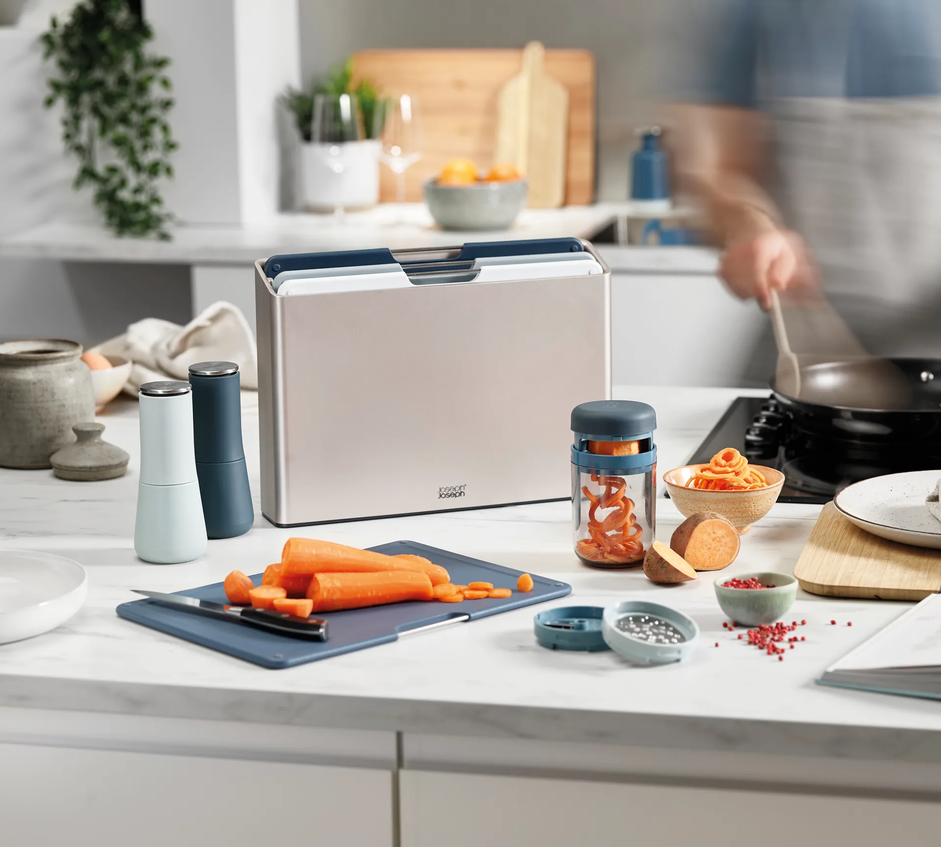 Milltop Editions salt- og pepperkvern 16,9 cm, Blå Joseph Joseph