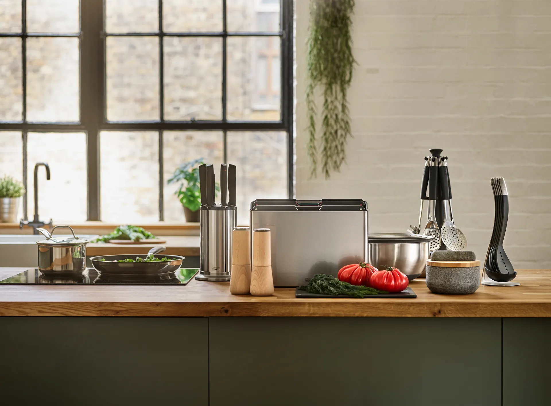 Milltop No Spill saltkvern 19 cm, Bøk Joseph Joseph