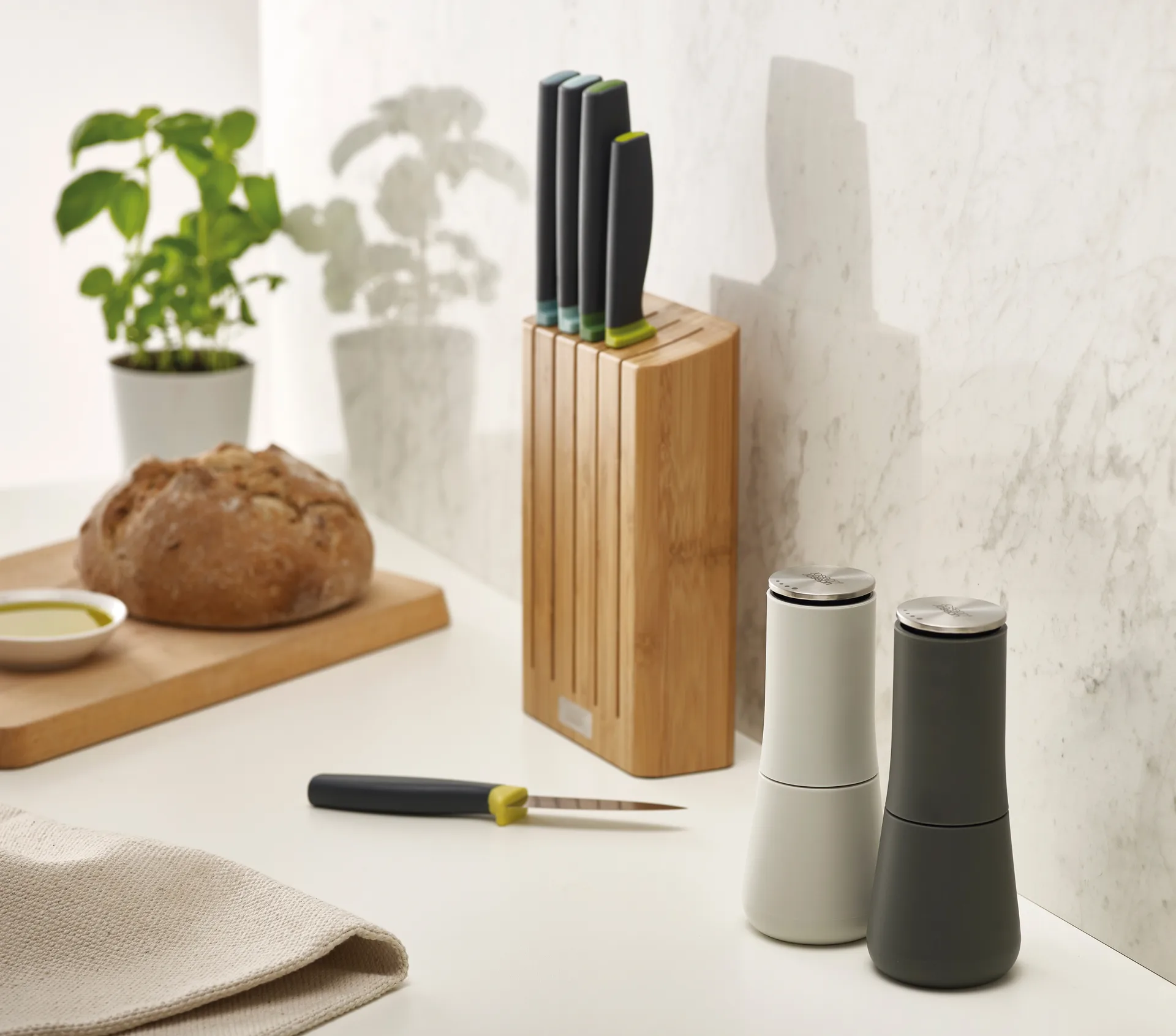 Milltop salt- og pepperkvern 2 deler, Grå-hvit Joseph Joseph