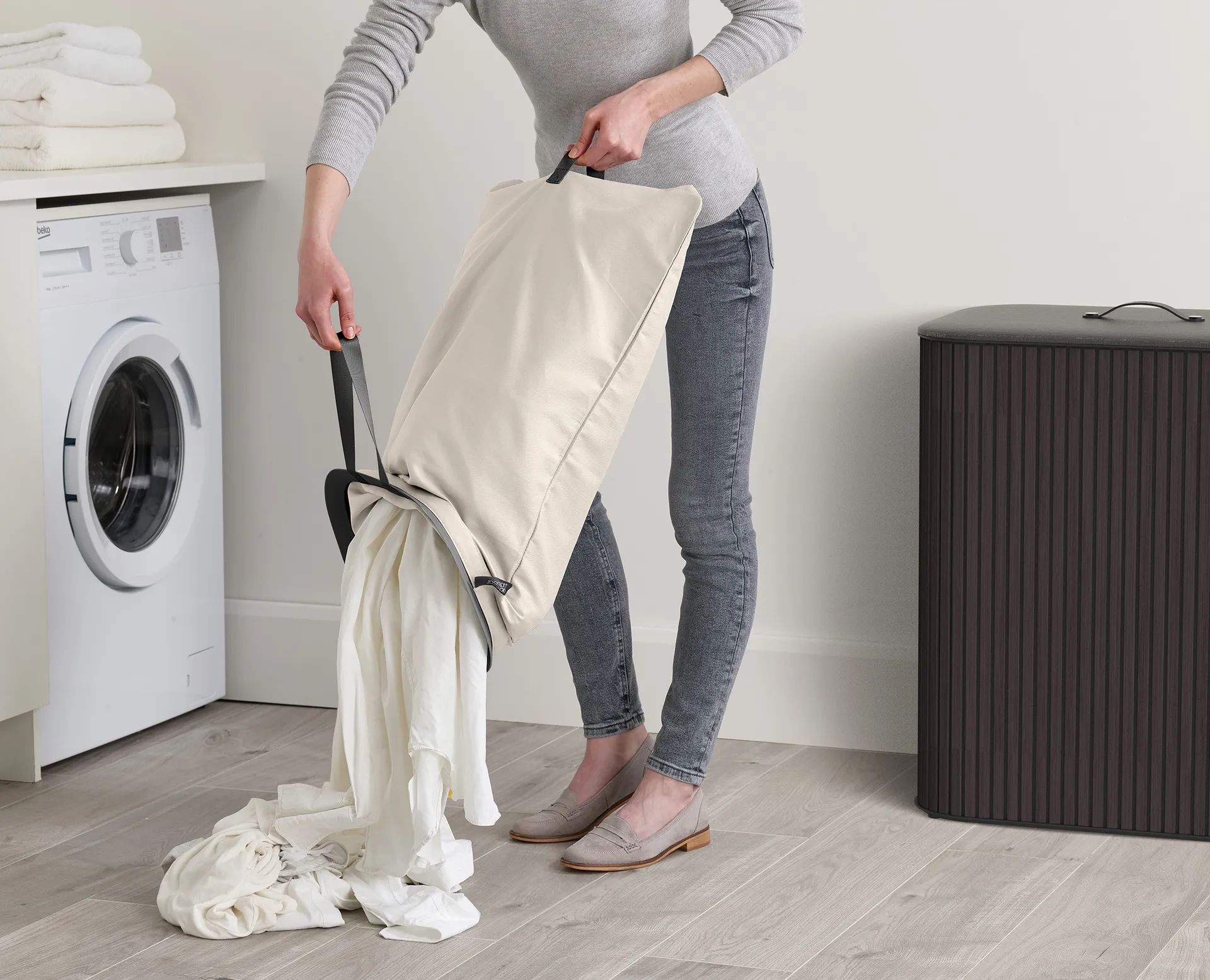 Tota Luxe kleskurv 90 L, Black Joseph Joseph