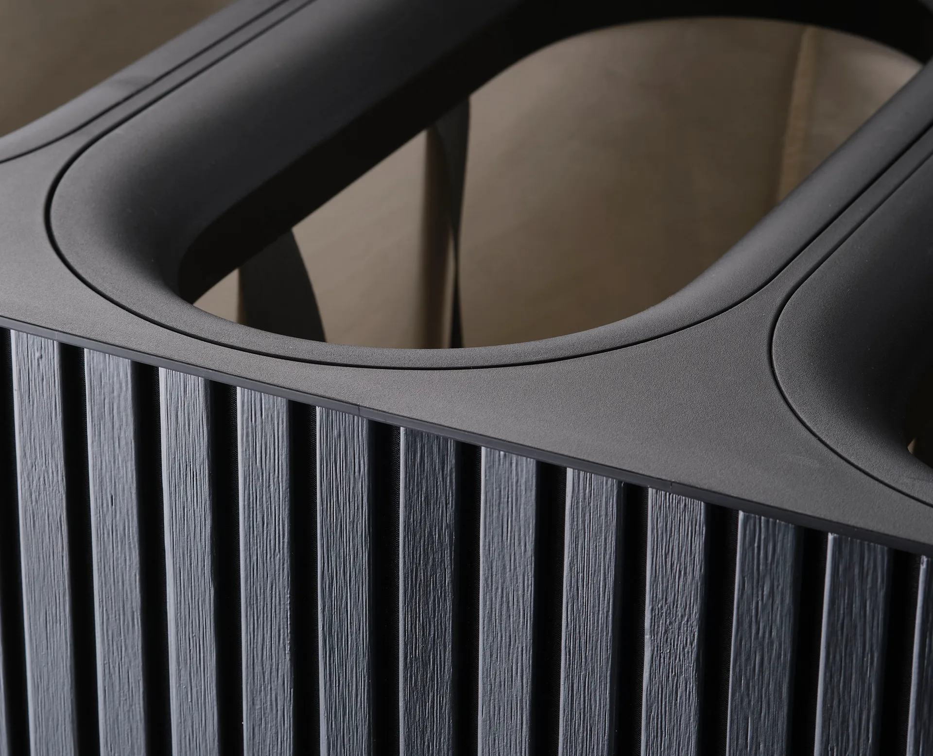 Tota Trio Luxe kleskurv 90 L, Black Joseph Joseph