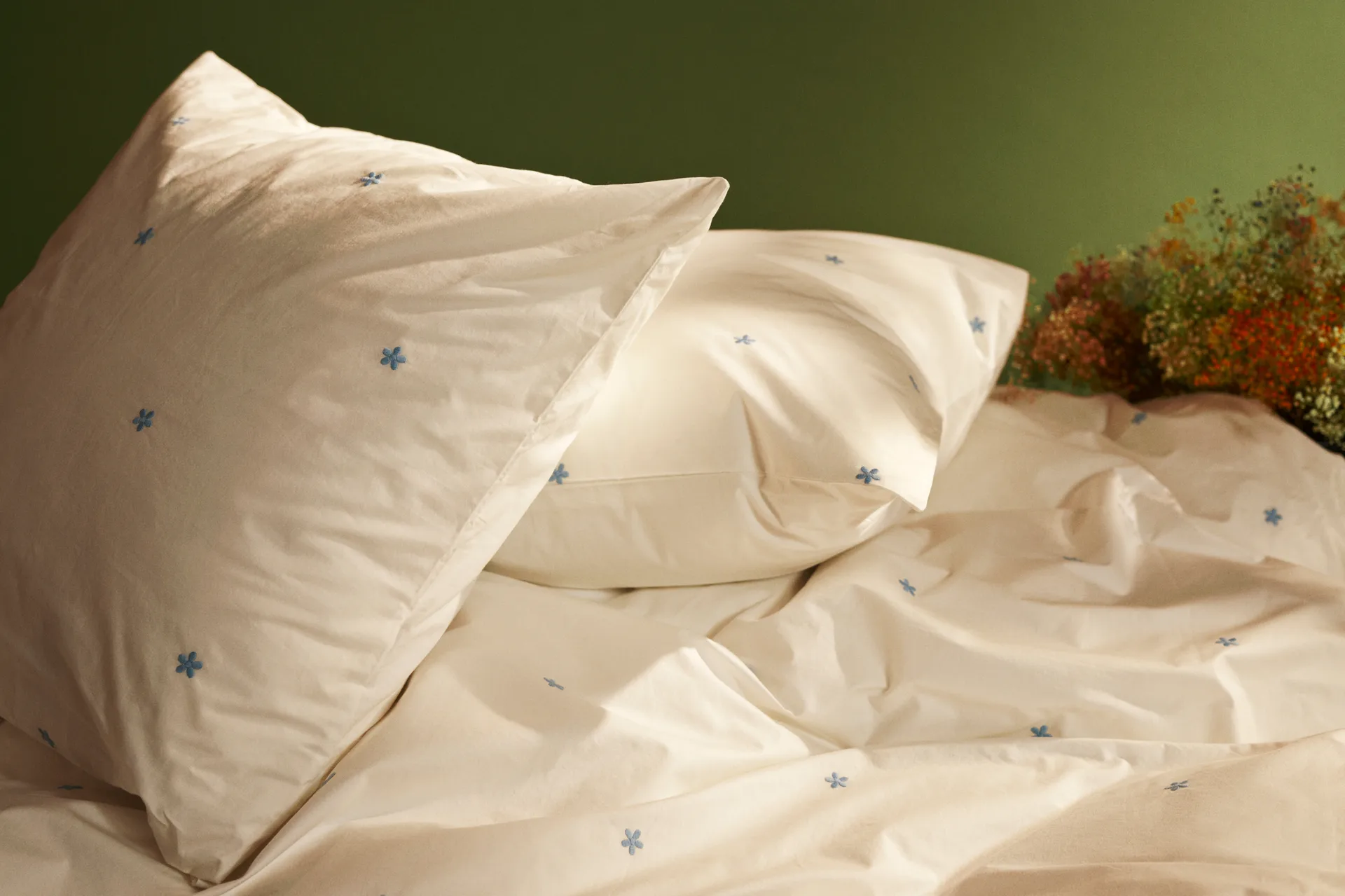 Daisy sengesett 220x220 cm, Hvit-lyseblå Juna