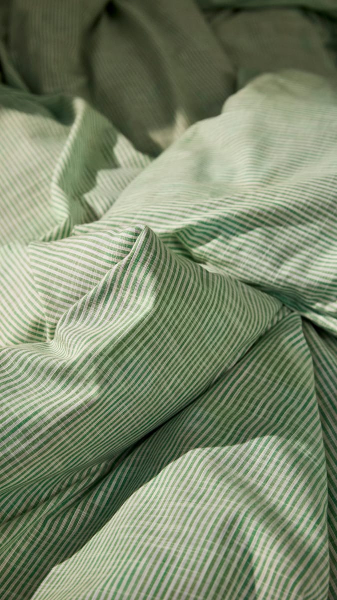 Monochrome Lines sengesett 140 x 200 cm, Grønn-hvit Juna